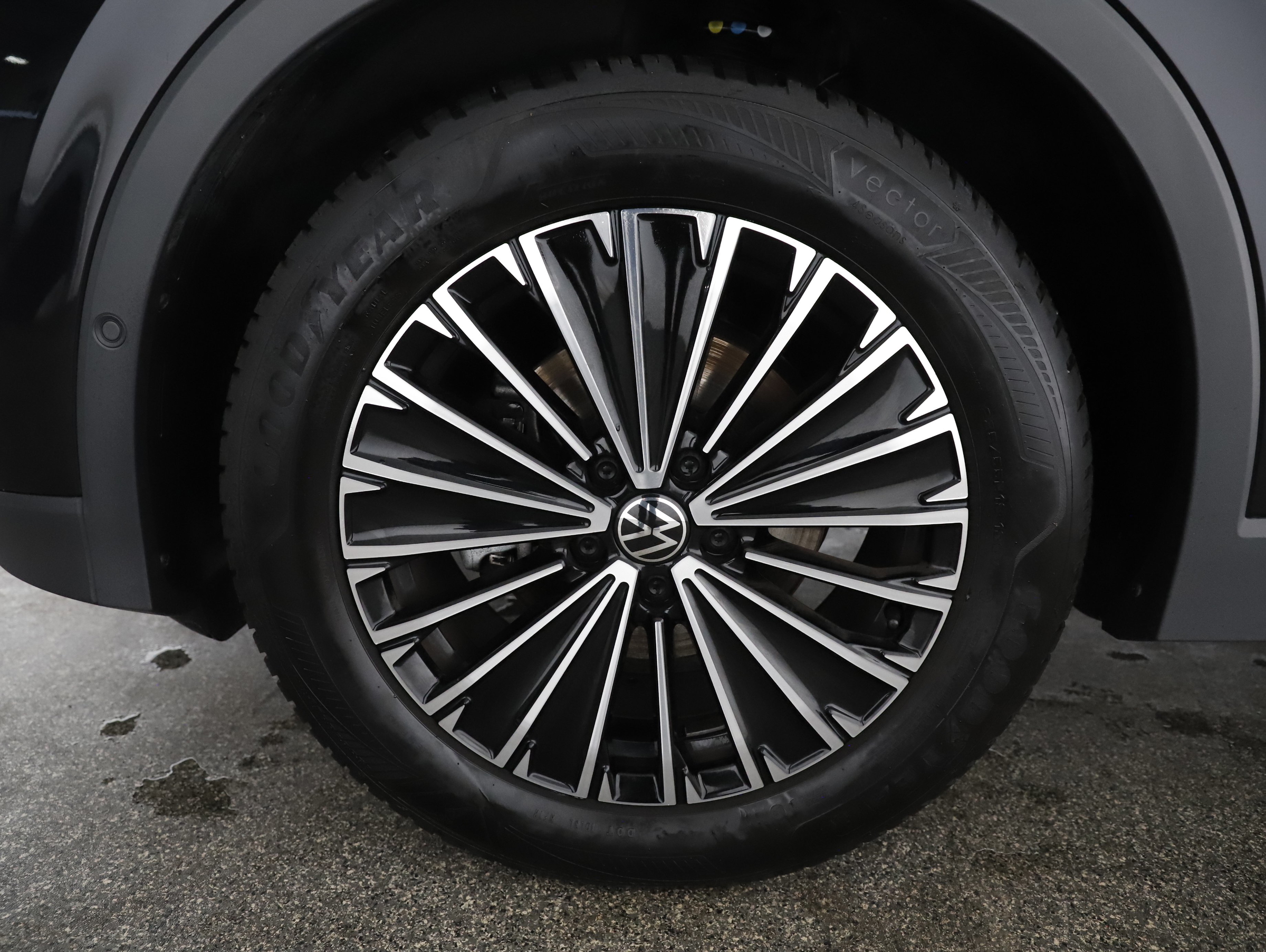 VW Tiguan 1.5 eTSI W Elegance | Bild 10 von 31