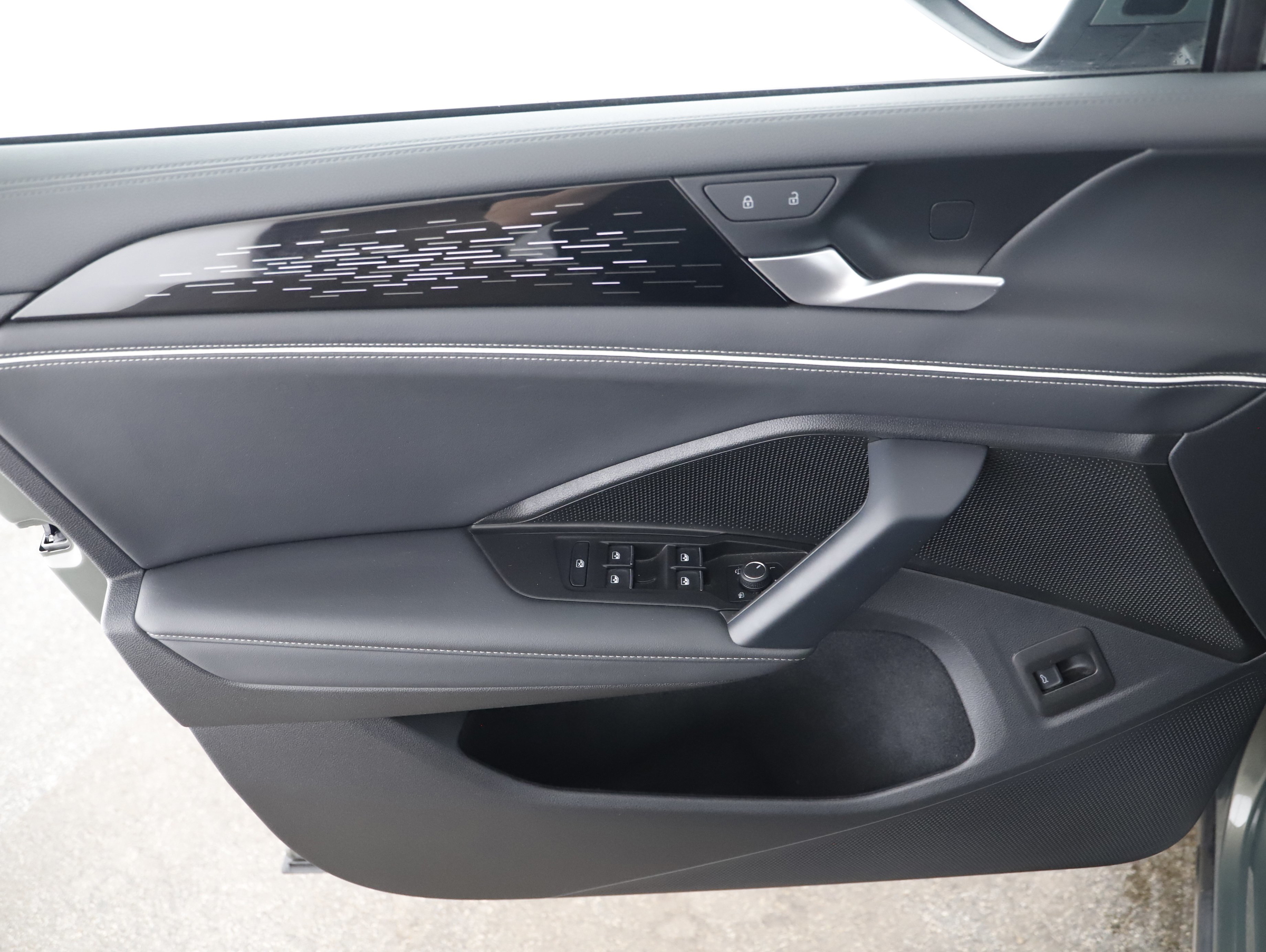 VW Tiguan 1.5 eTSI W Elegance | Bild 15 von 23