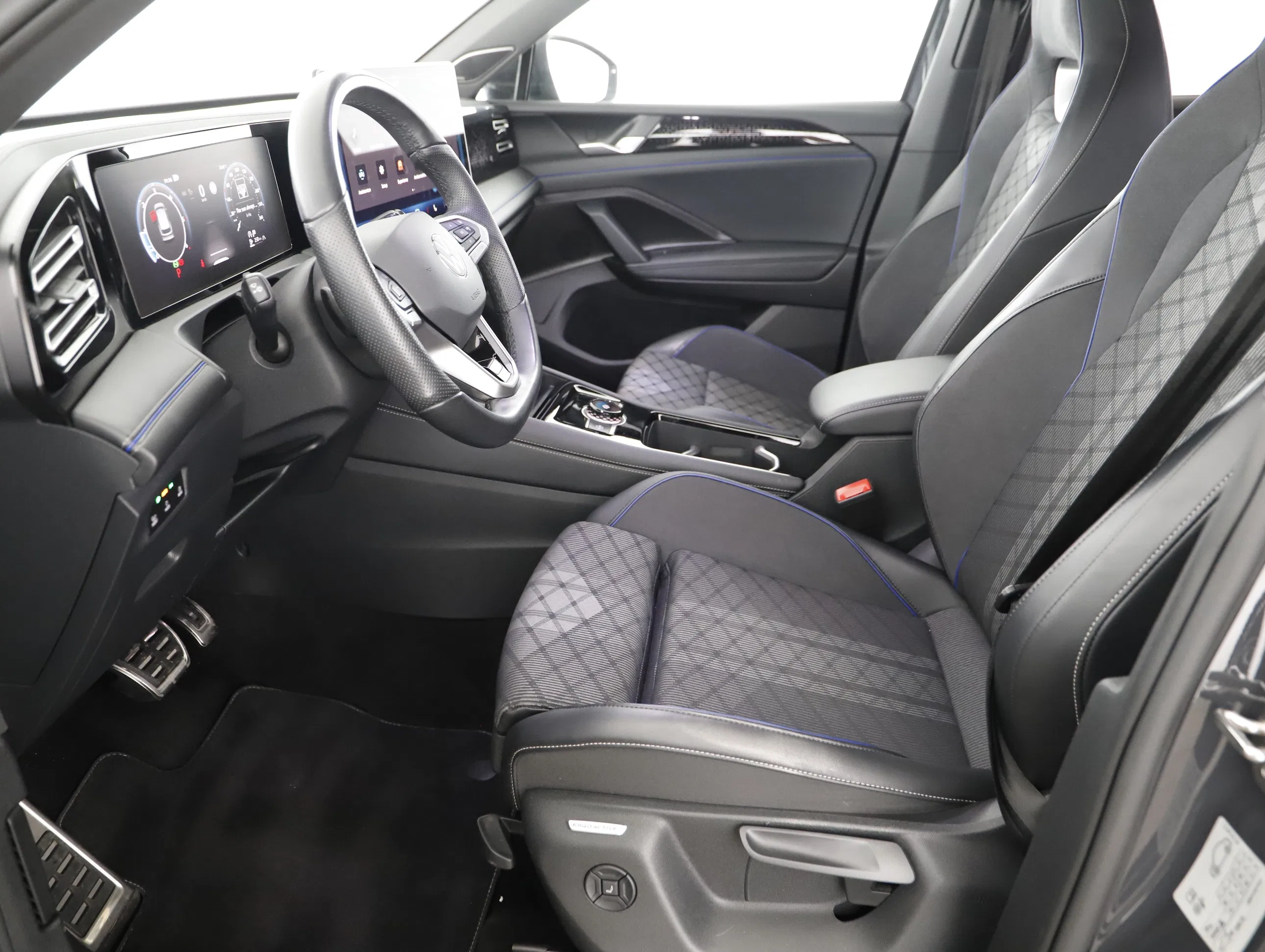 VW Tiguan 2.0 TDI W R-Line | Bild 1 von 22