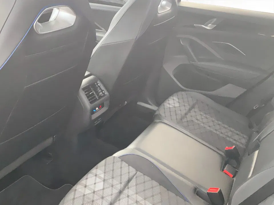 VW Tiguan 2.0 TDI W R-Line | Bild 18 von 22