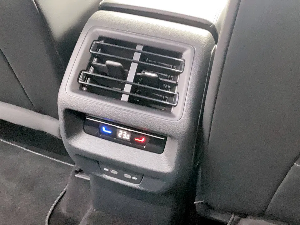VW Tiguan 2.0 TDI W R-Line | Bild 19 von 22