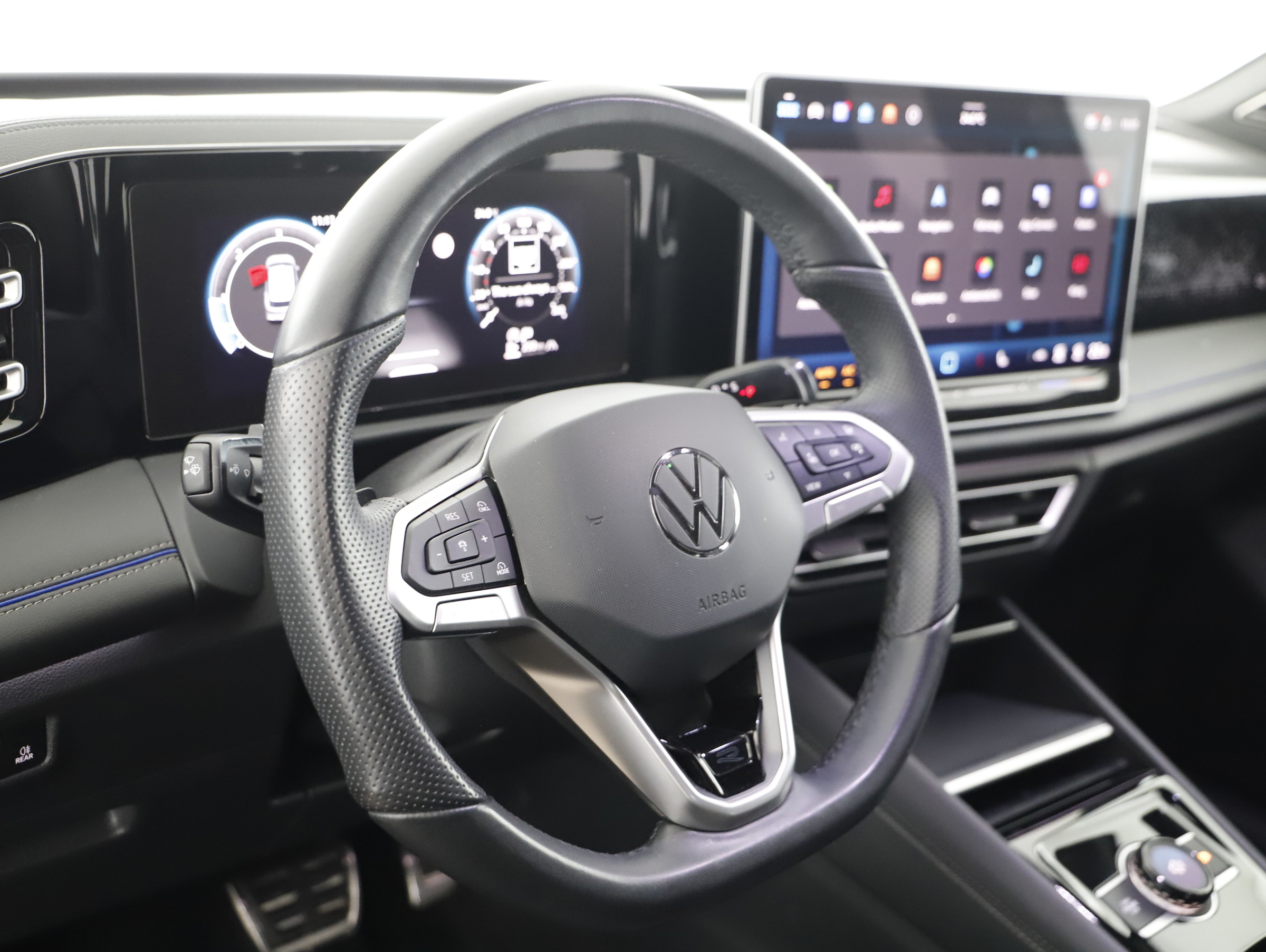 VW Tiguan 2.0 TDI W R-Line | Bild 4 von 22