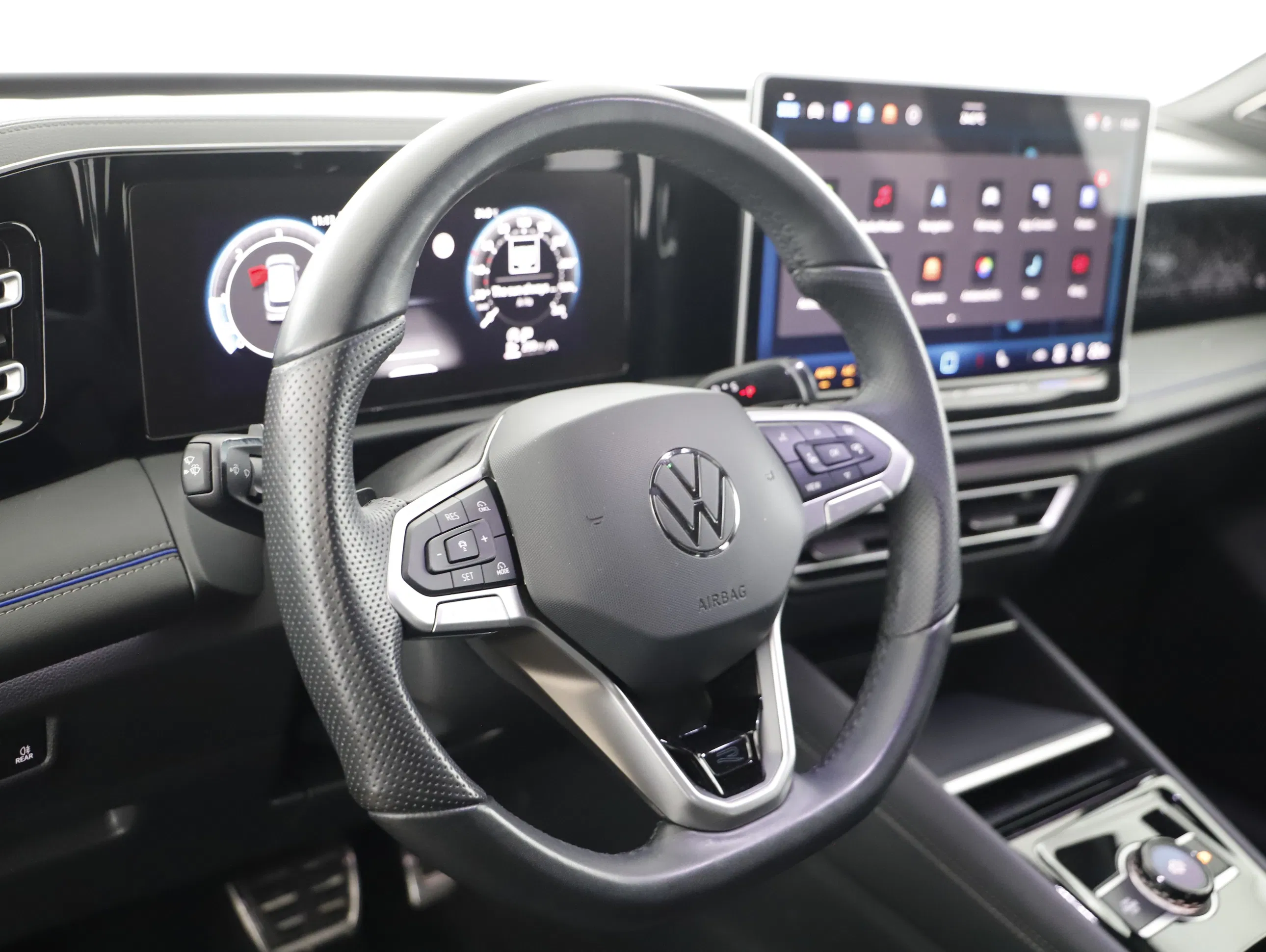 VW Tiguan 2.0 TDI W R-Line | Bild 4 von 22