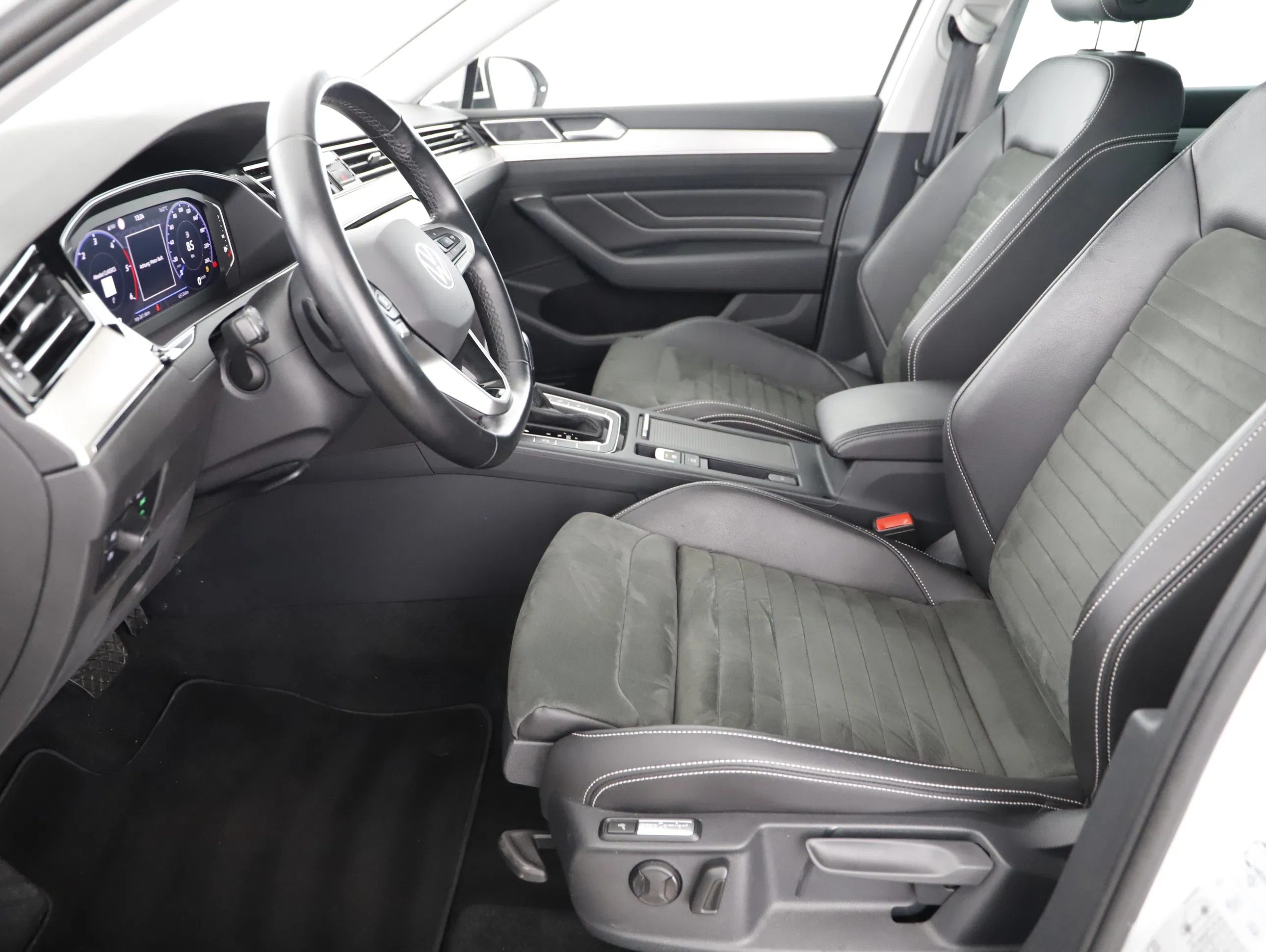 VW Passat Variant 2.0 TDI BMT Elegance | Bild 1 von 21