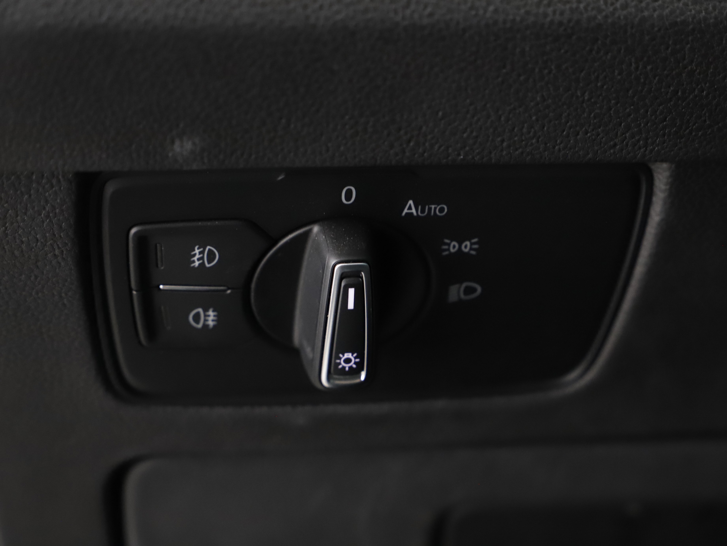 VW Passat Variant 2.0 TDI BMT Elegance | Bild 13 von 21