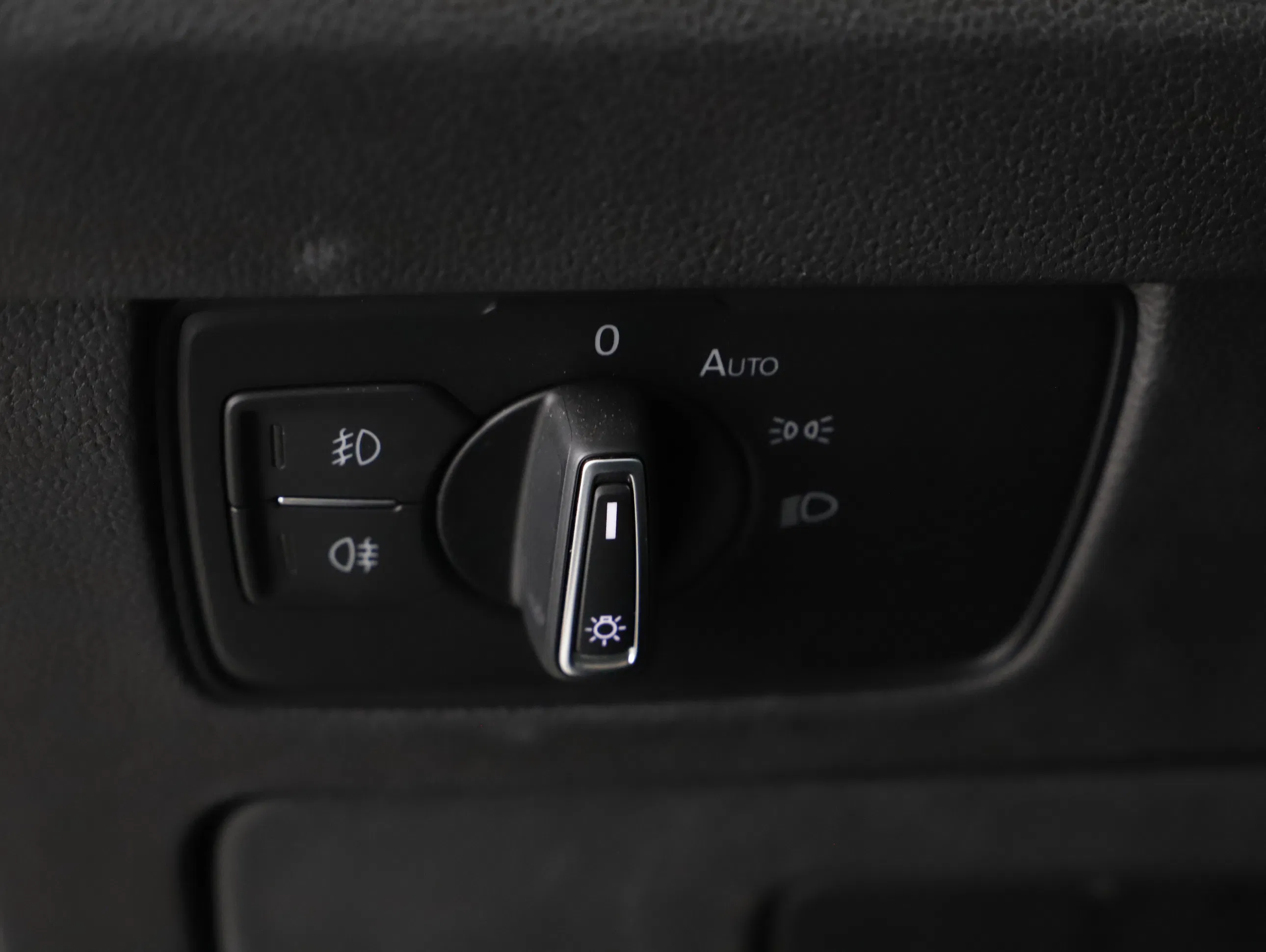 VW Passat Variant 2.0 TDI BMT Elegance | Bild 13 von 21