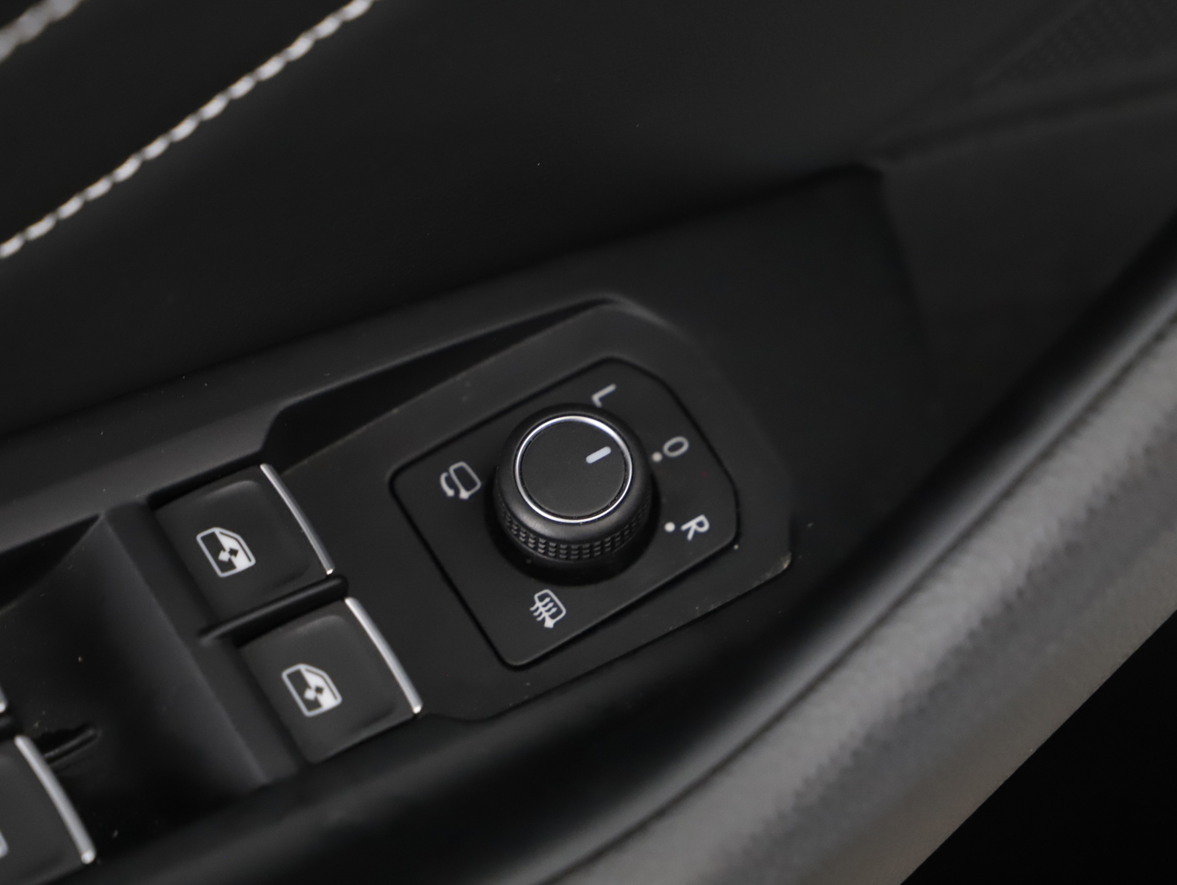VW Passat Variant 2.0 TDI BMT Elegance | Bild 15 von 21
