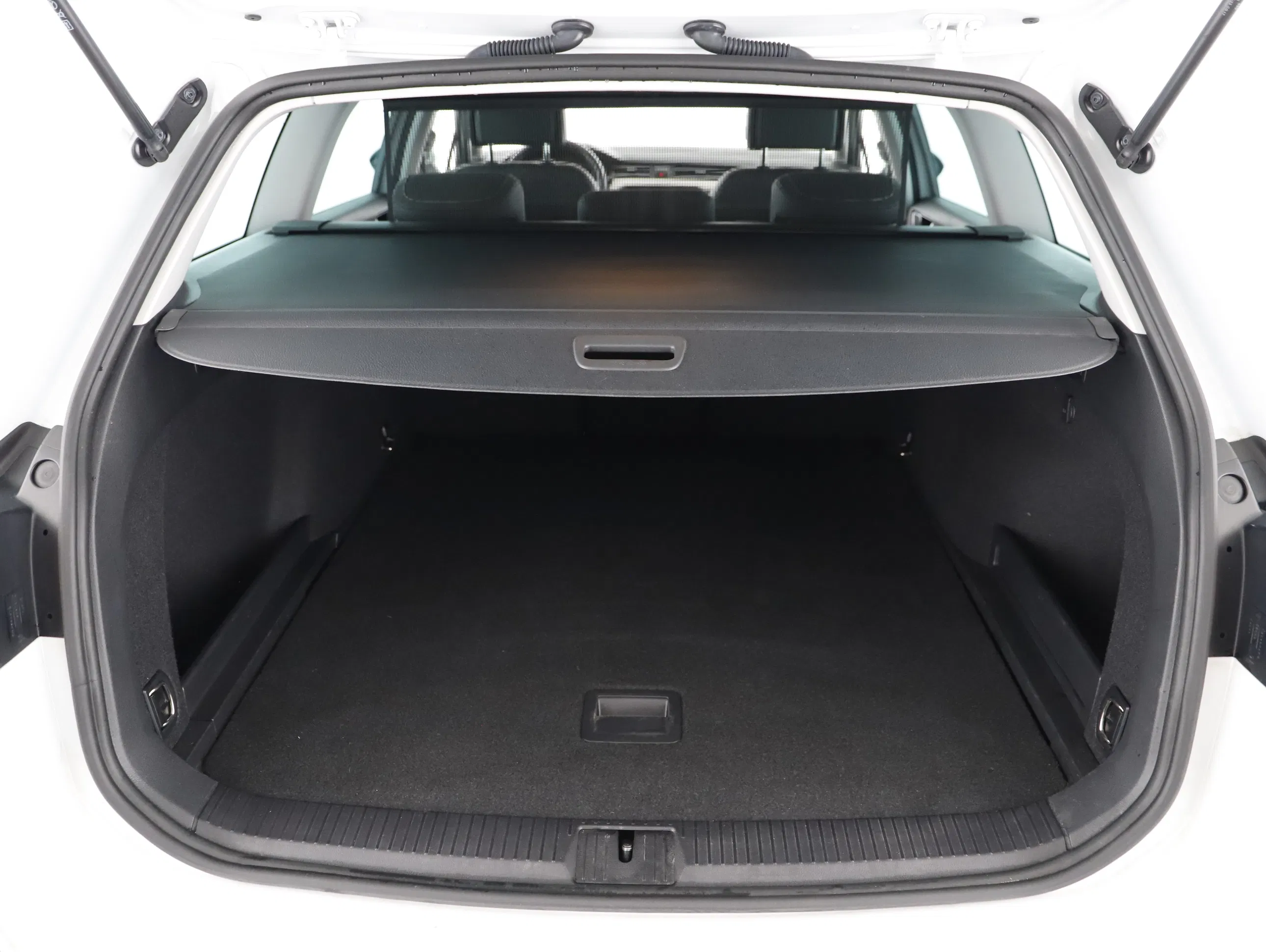 VW Passat Variant 2.0 TDI BMT Elegance | Bild 16 von 21