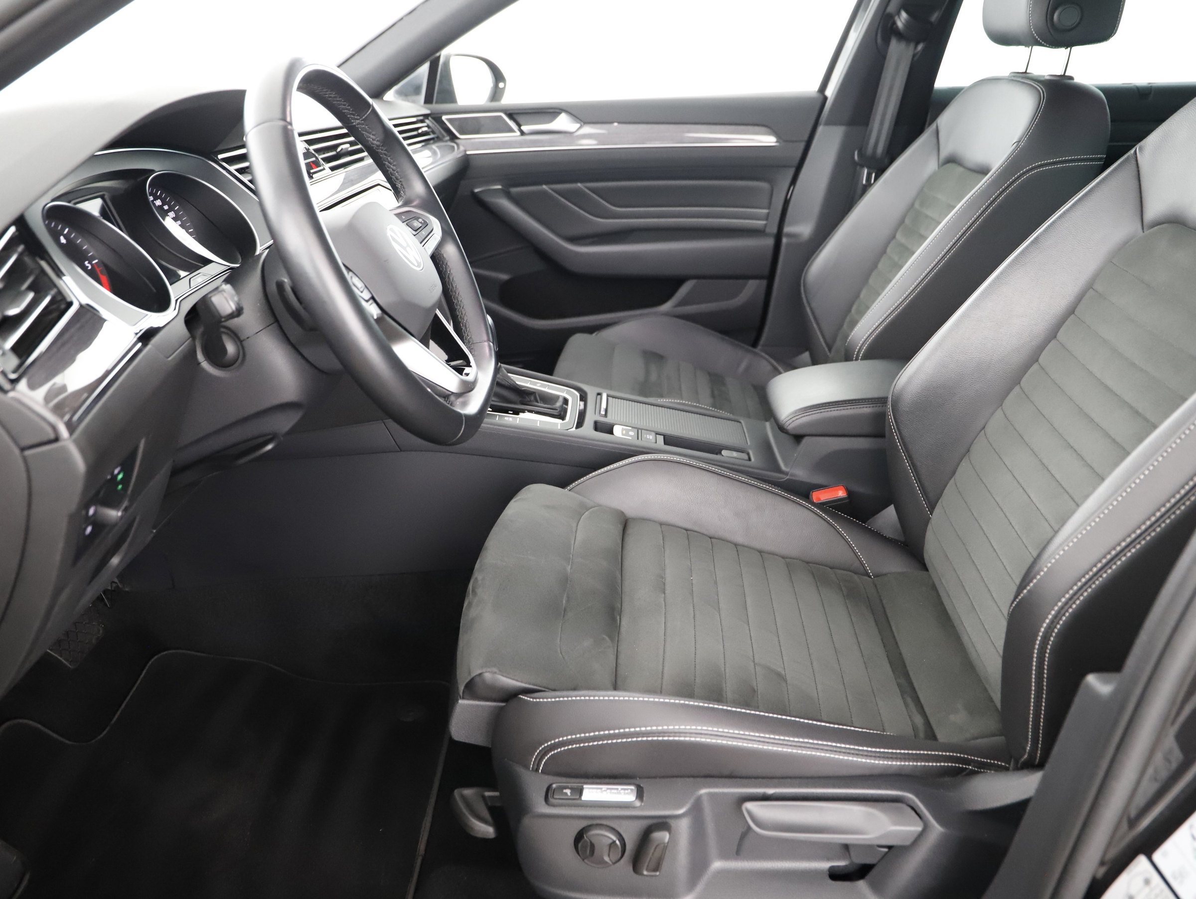VW Passat Variant 2.0 TDI BMT Elegance | Bild 8 von 24