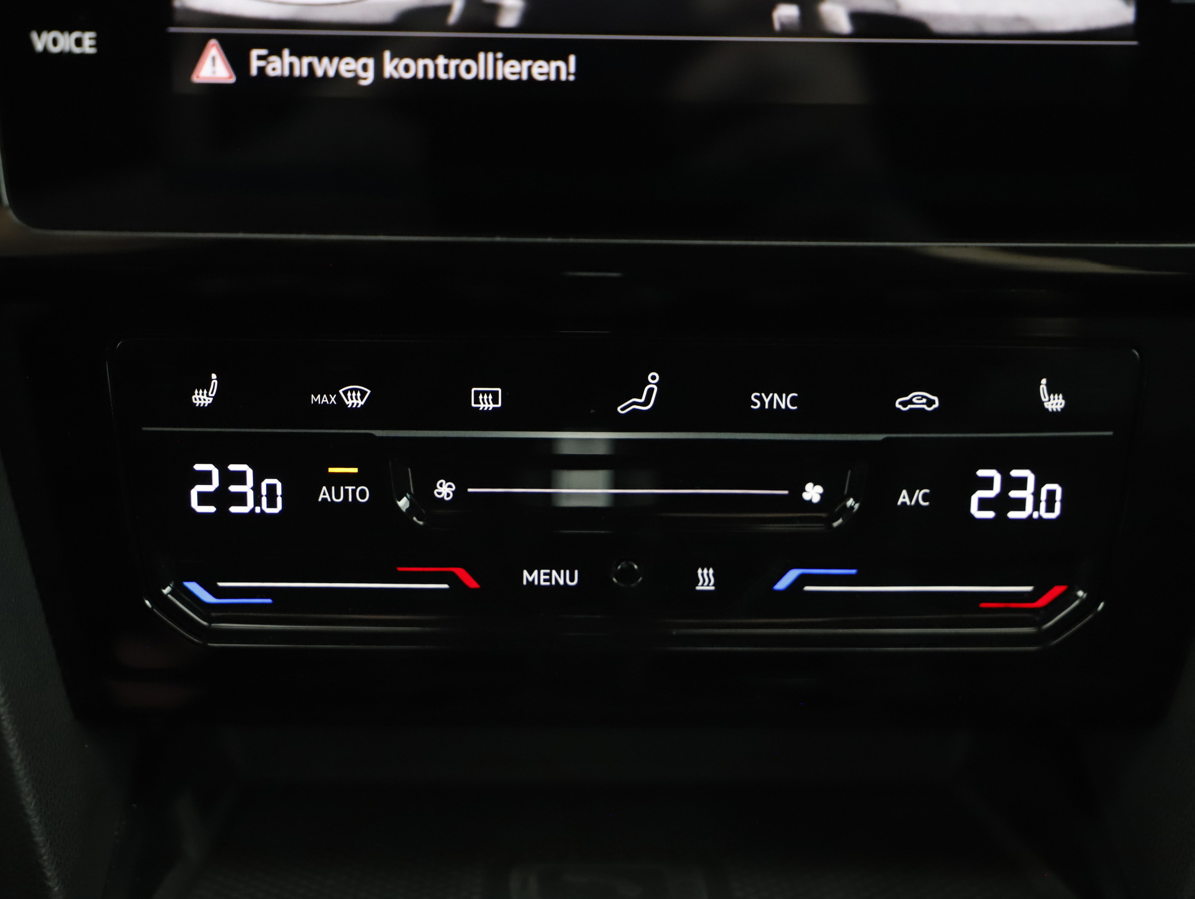 VW Passat Variant 2.0 TDI BMT Elegance | Bild 17 von 24