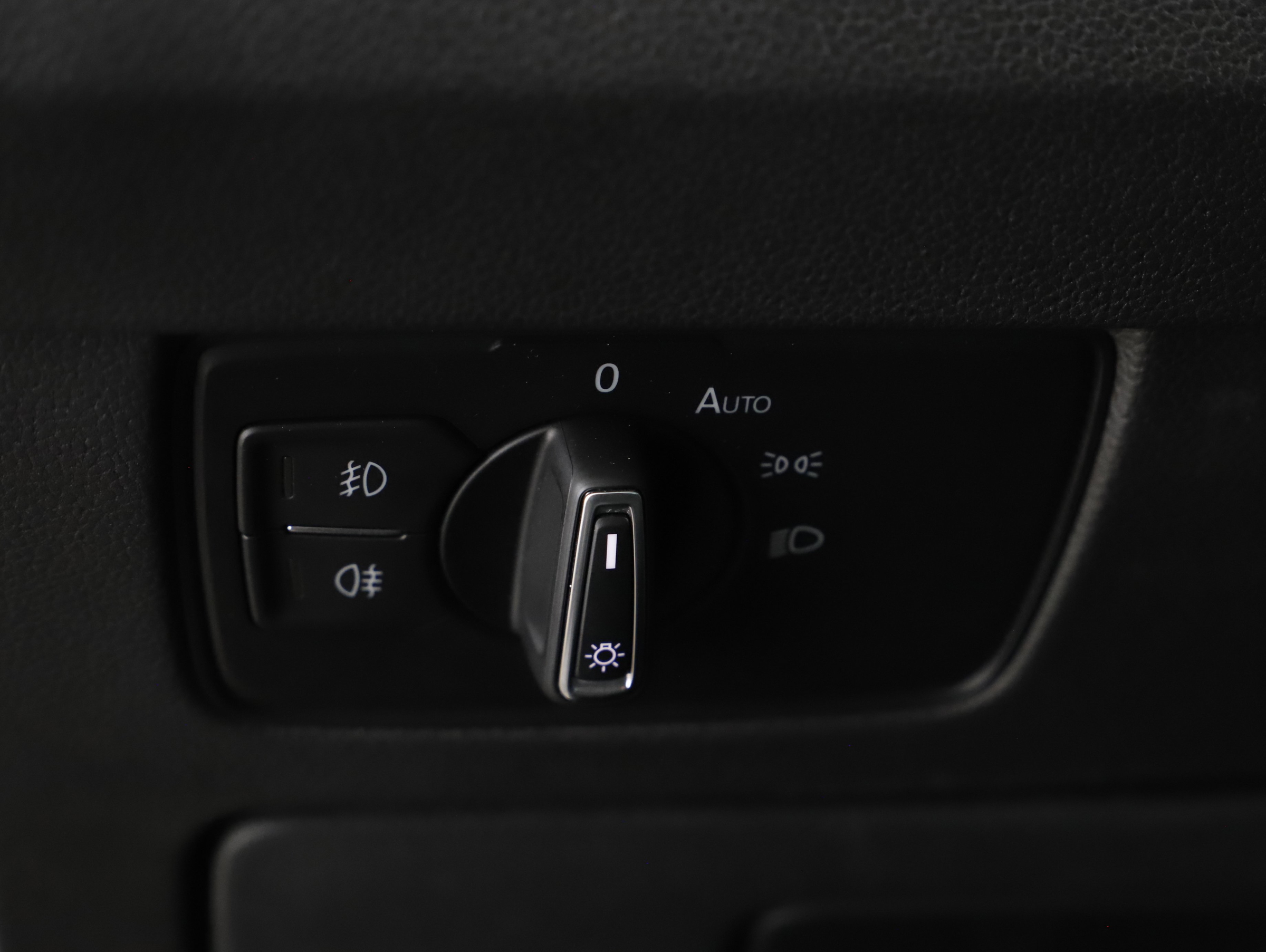 VW Passat Variant 2.0 TDI BMT Elegance | Bild 7 von 24