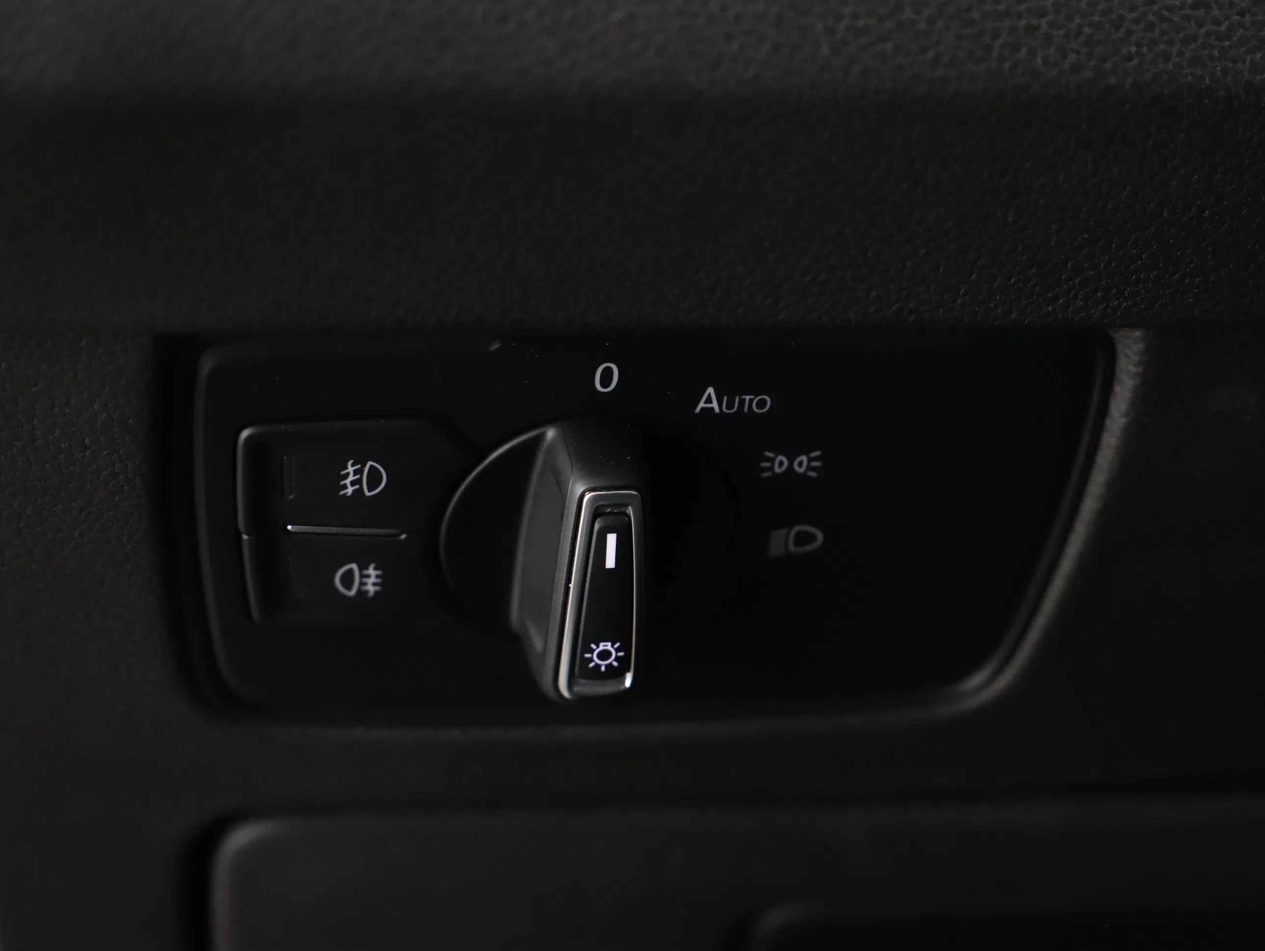VW Passat Variant 2.0 TDI BMT Elegance | Bild 7 von 24