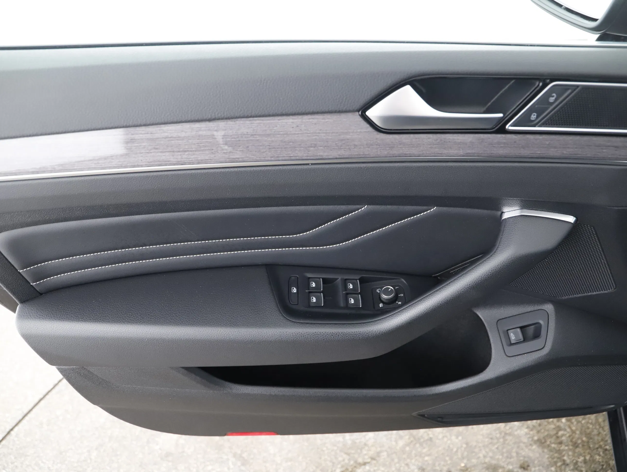 VW Passat Variant 2.0 TDI BMT Elegance | Bild 5 von 24