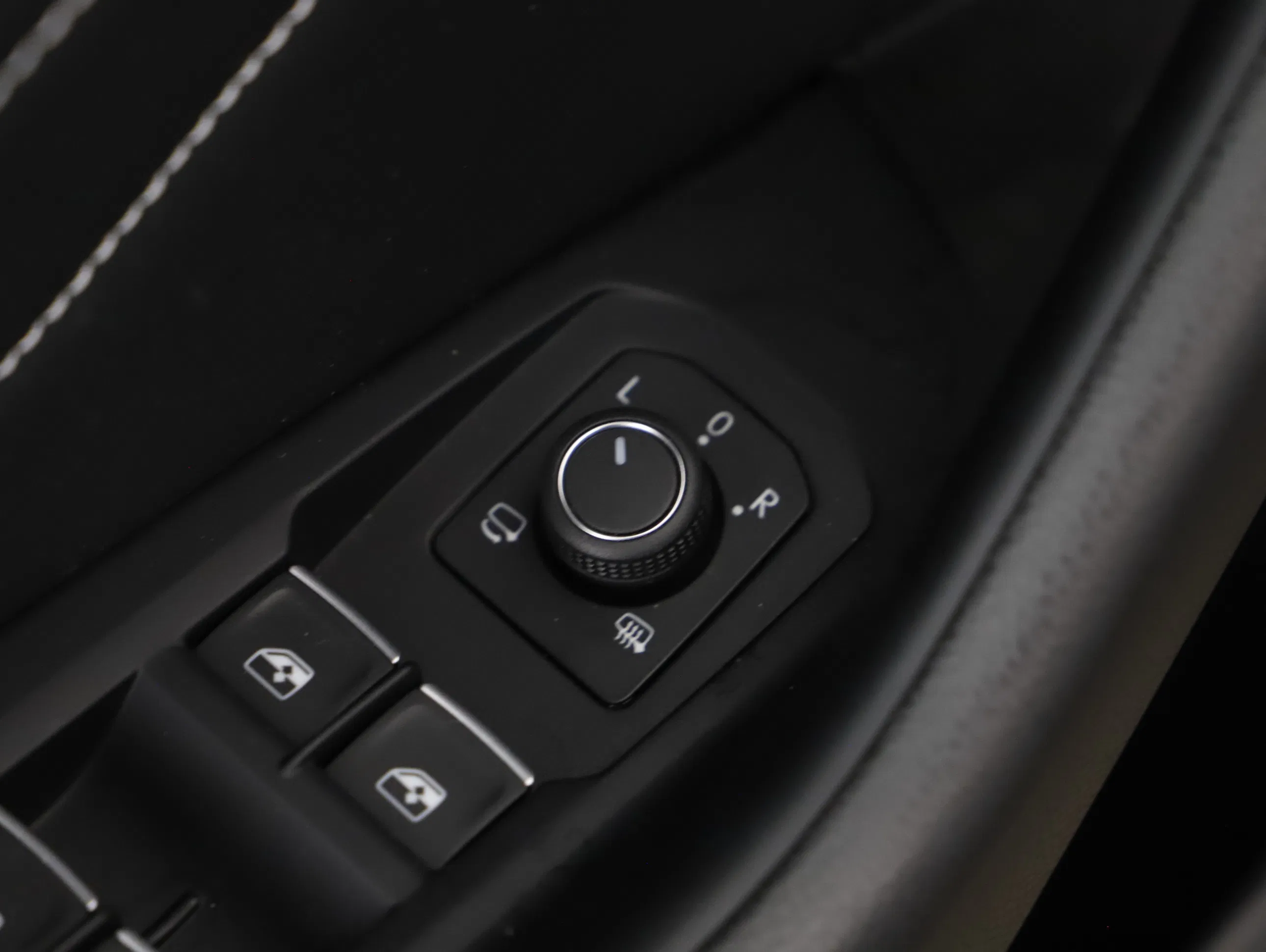 VW Passat Variant 2.0 TDI BMT Elegance | Bild 6 von 24
