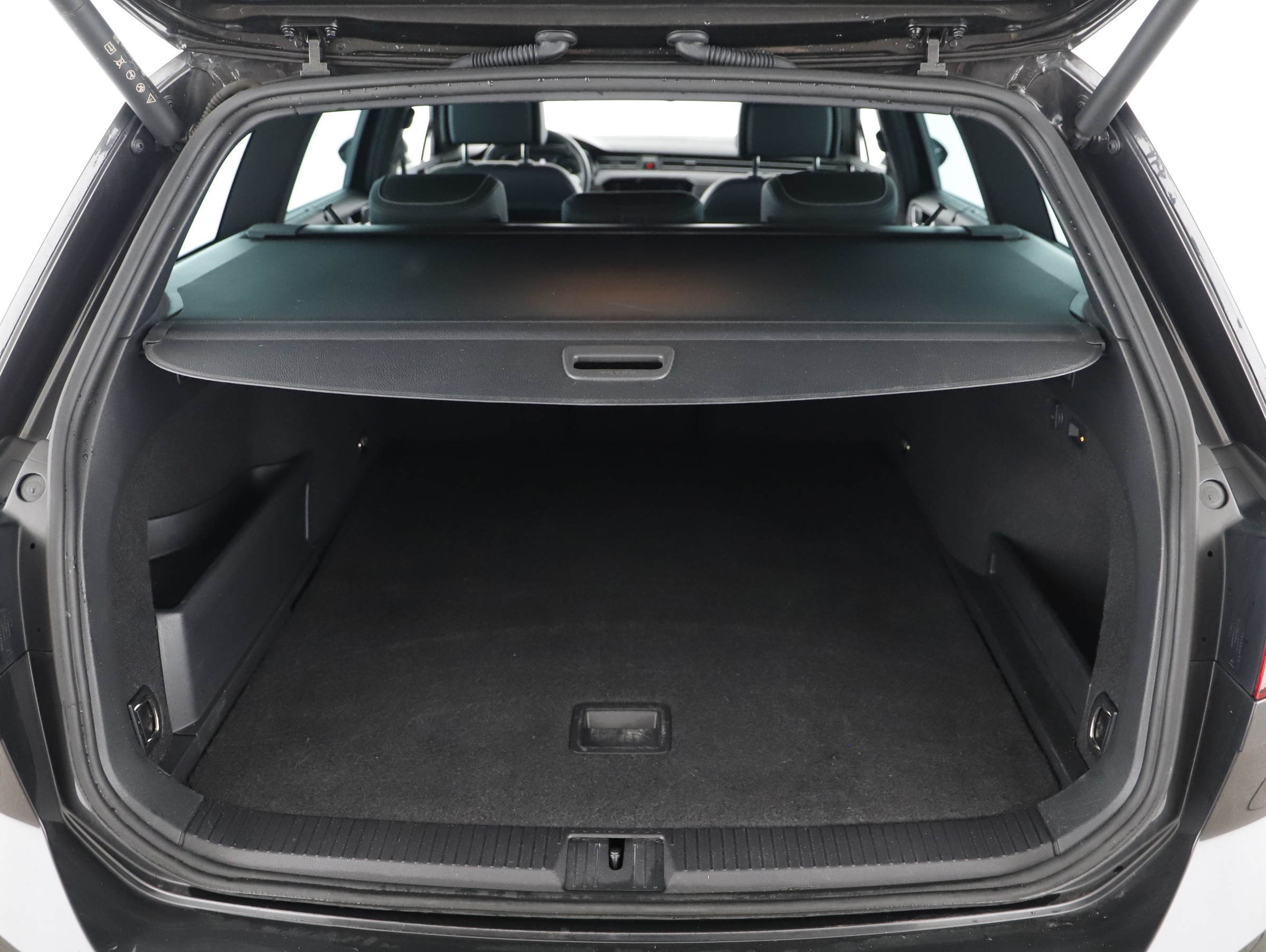 VW Passat Variant 2.0 TDI BMT Elegance | Bild 20 von 24