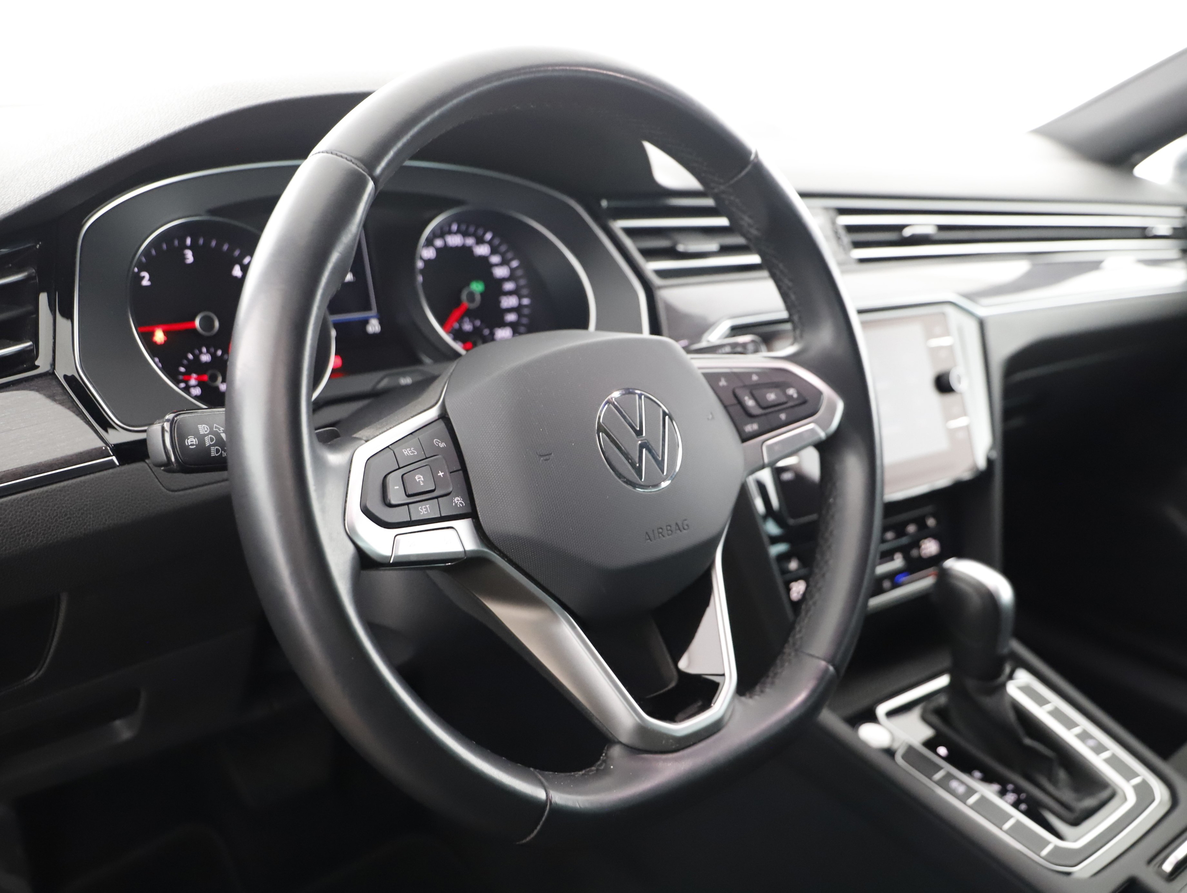 VW Passat Variant 2.0 TDI BMT Elegance | Bild 10 von 24