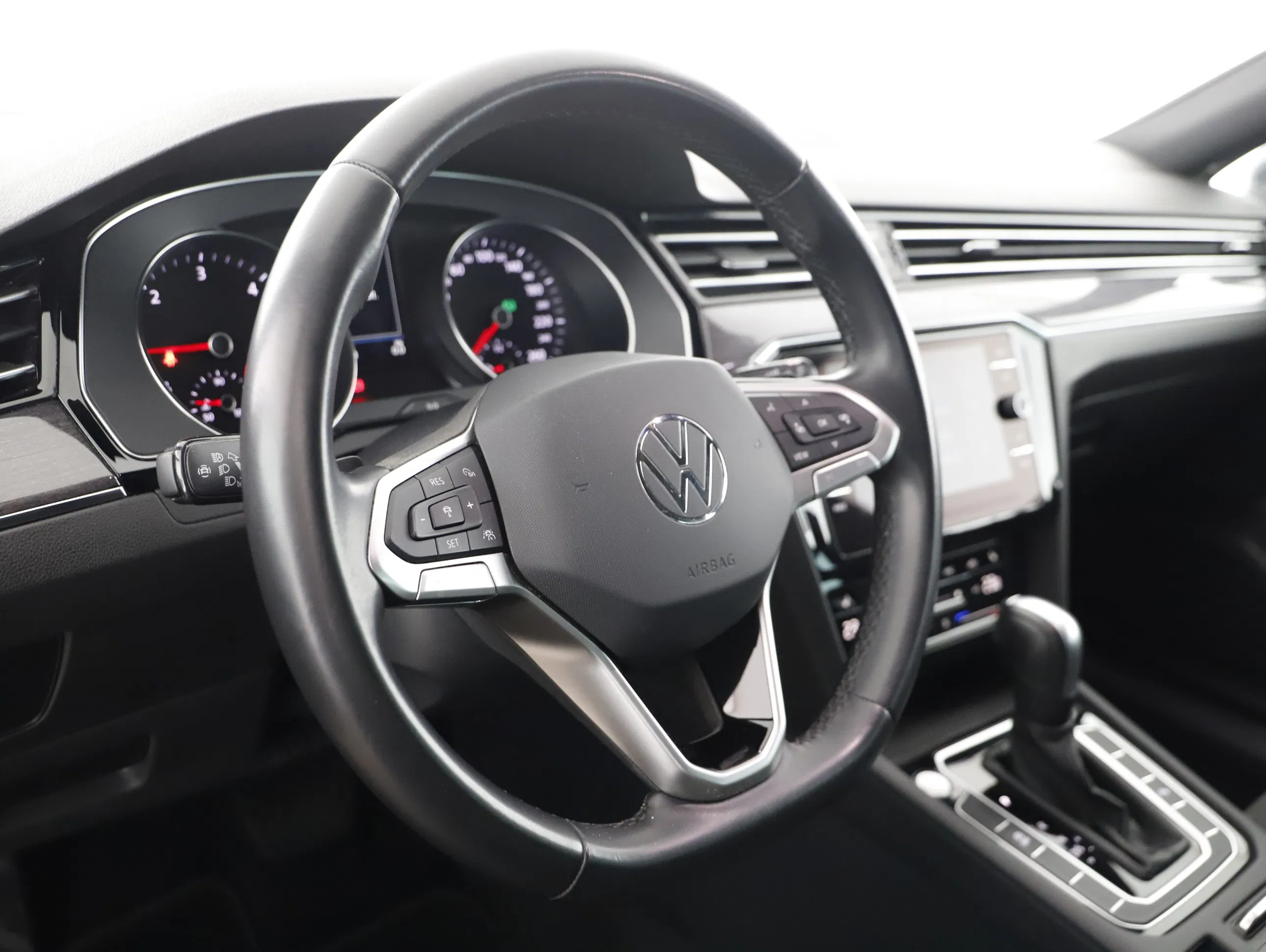 VW Passat Variant 2.0 TDI BMT Elegance | Bild 10 von 24
