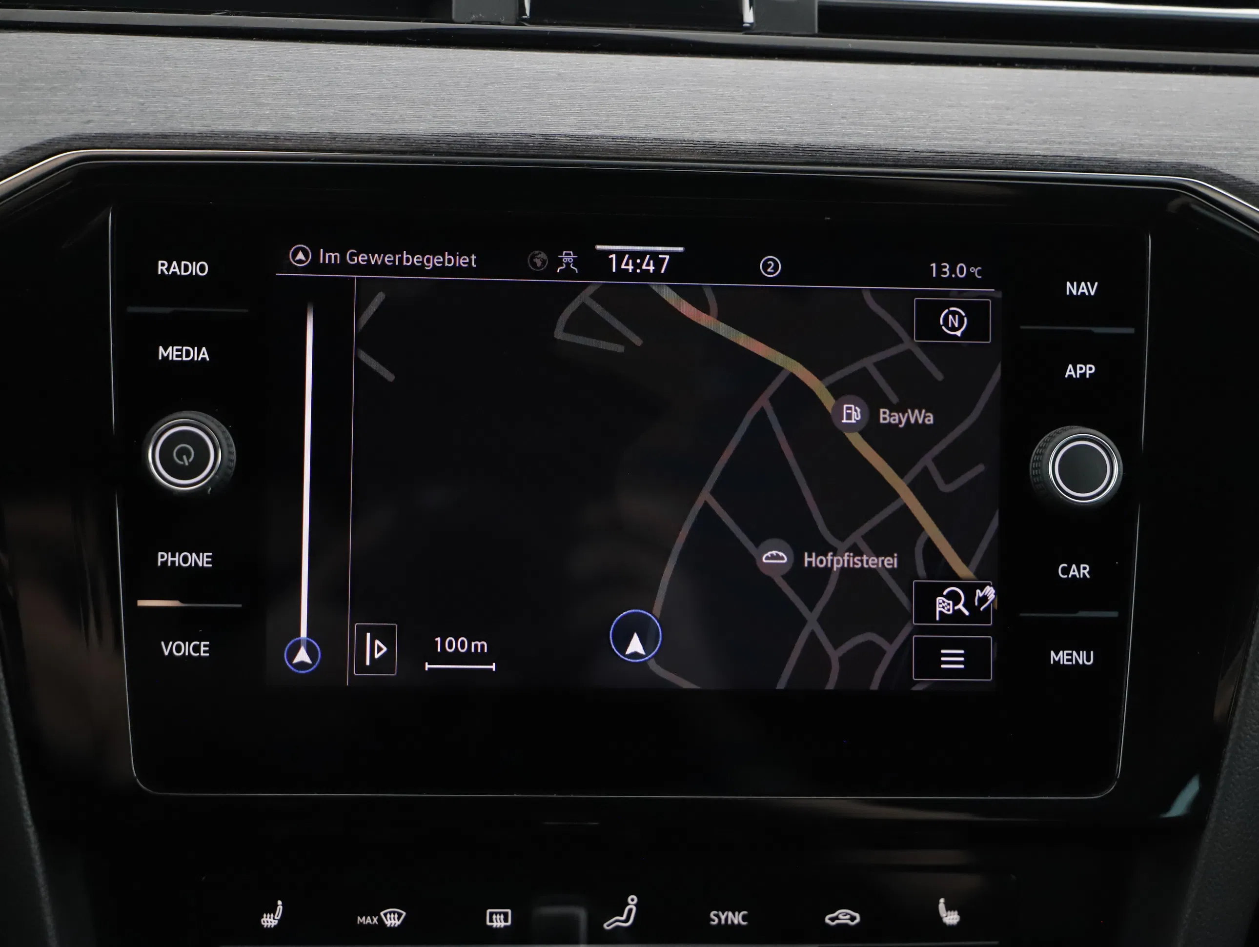 VW Passat Variant 2.0 TDI BMT Elegance | Bild 15 von 24