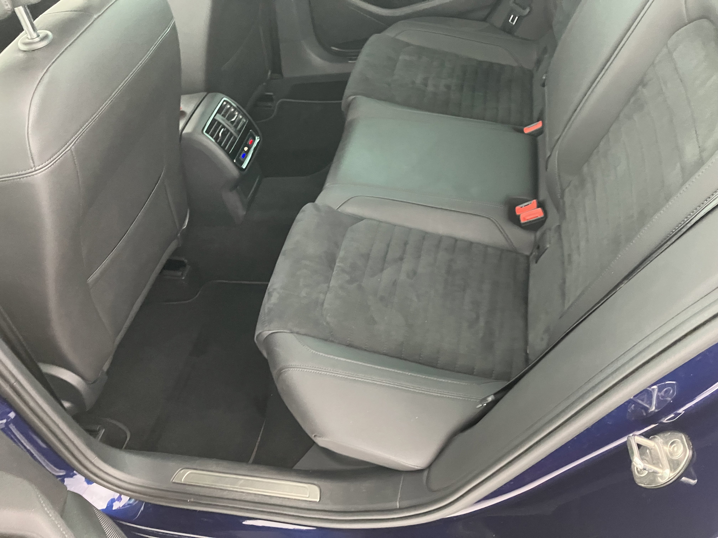 VW Passat 1.6 TDI BMT Highline | Bild 14 von 30