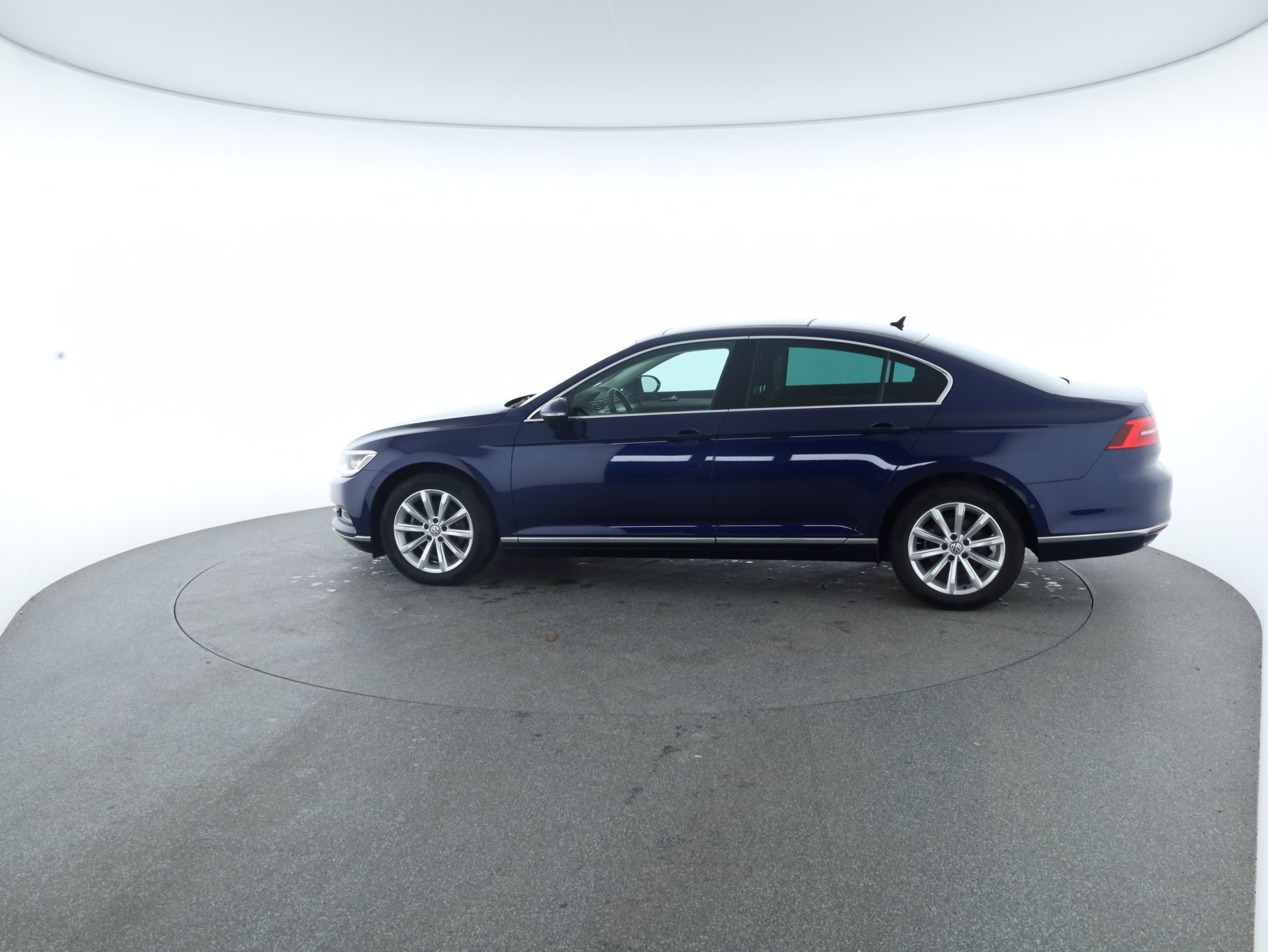 VW Passat 1.6 TDI BMT Highline | Bild 23 von 30