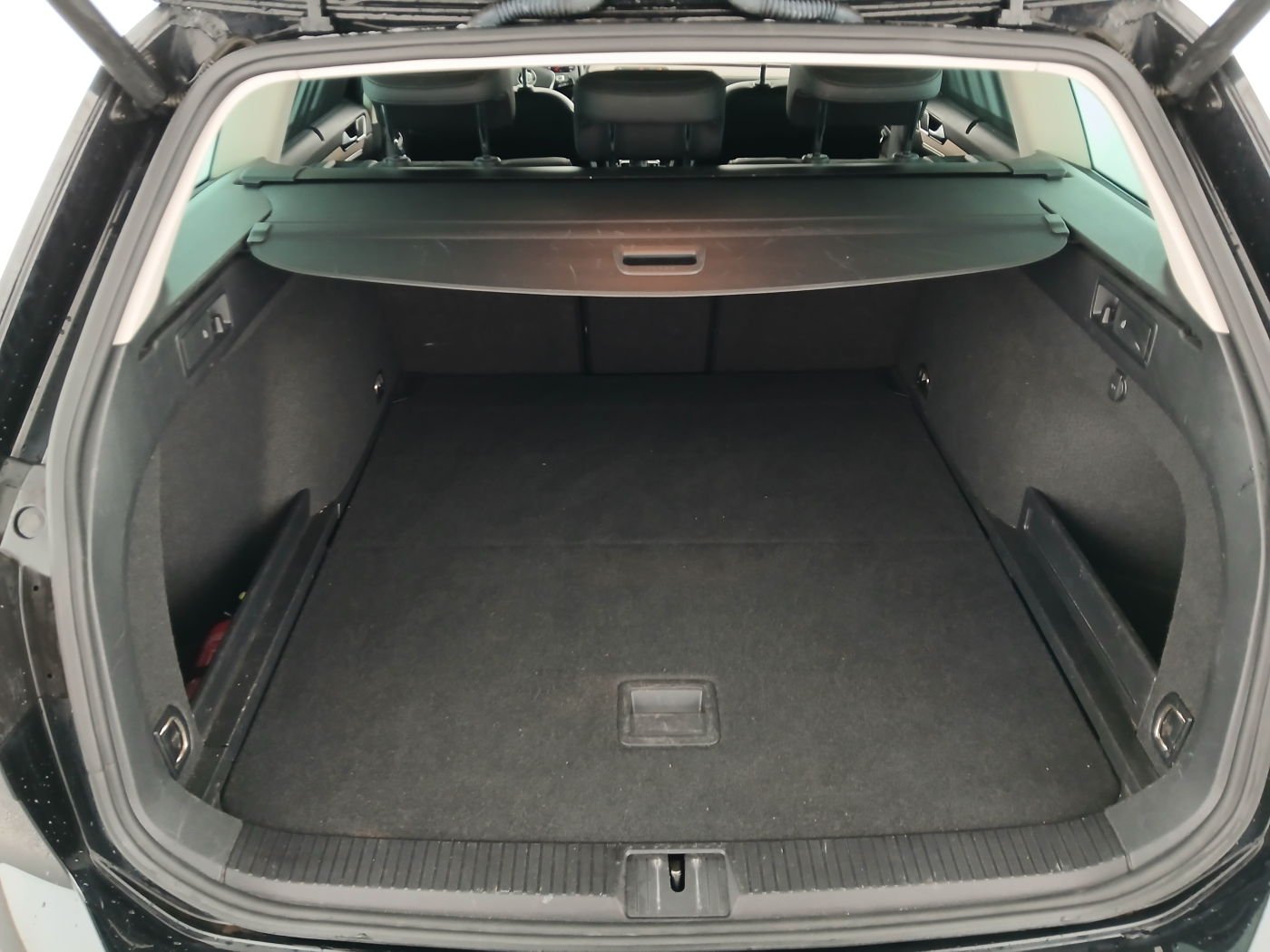 VW Passat Variant Highline TDI SCR DSG | Bild 10 von 24