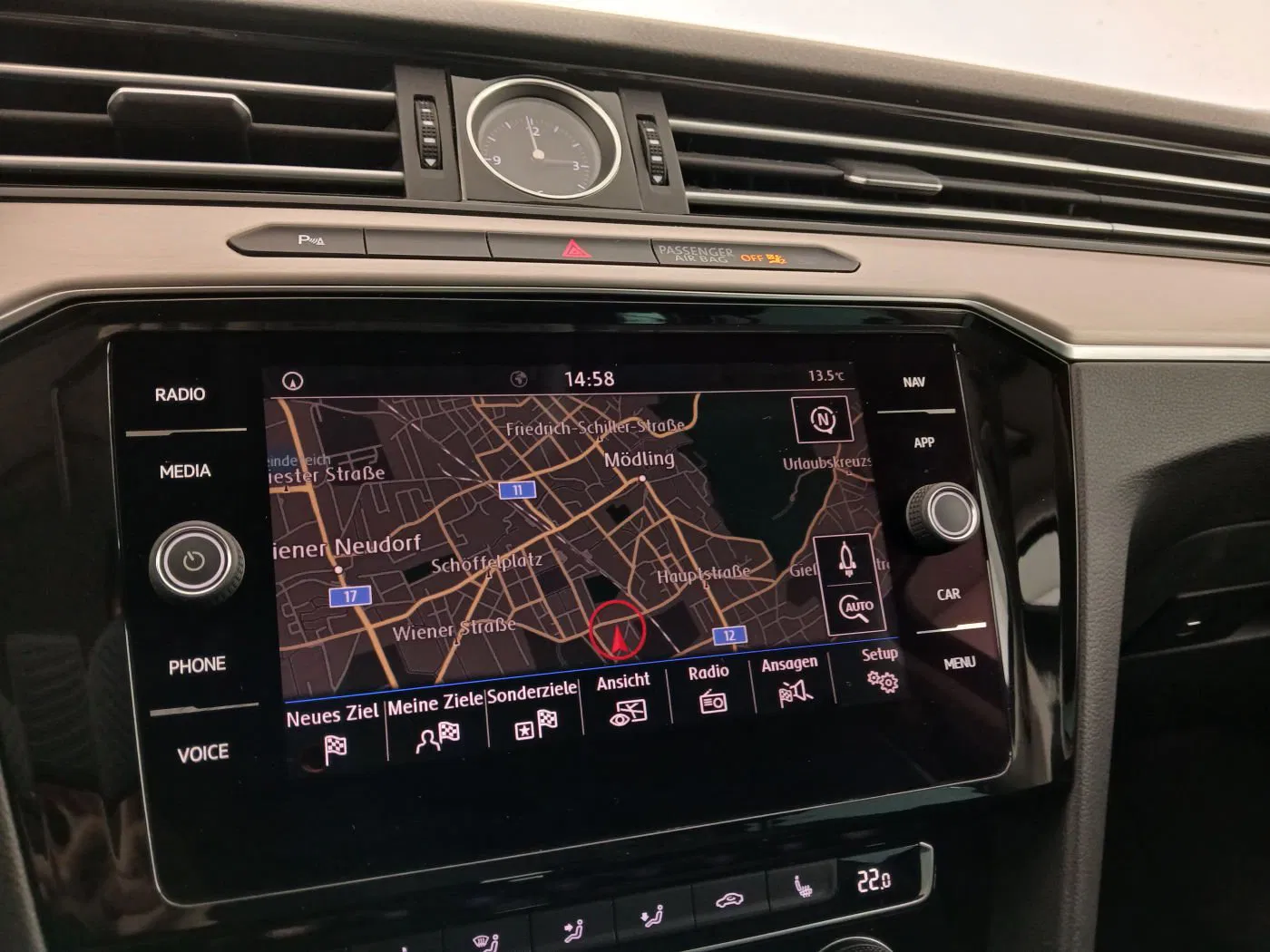 VW Passat Variant Highline TDI SCR DSG | Bild 21 von 24
