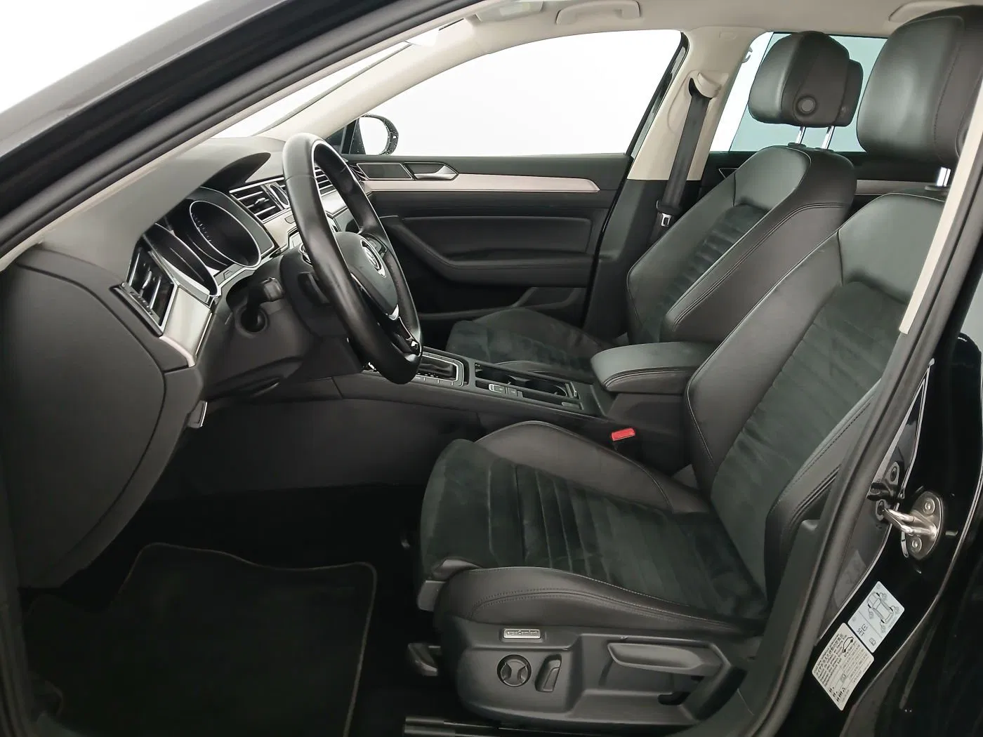 VW Passat Variant Highline TDI SCR DSG | Bild 3 von 24