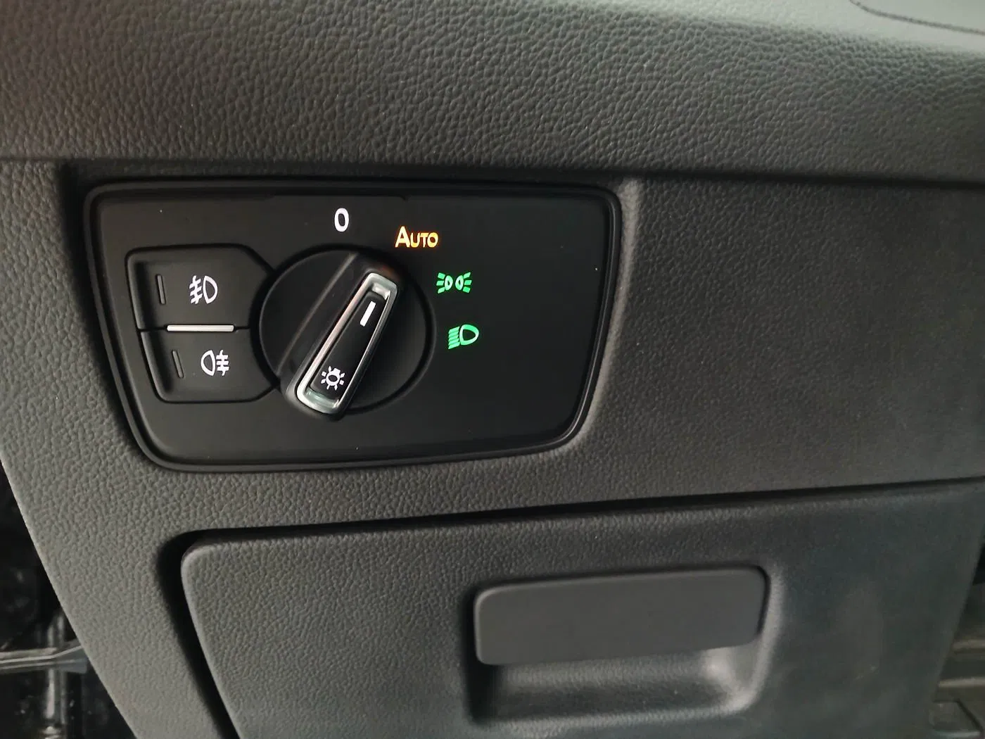 VW Passat Variant Highline TDI SCR DSG | Bild 6 von 24