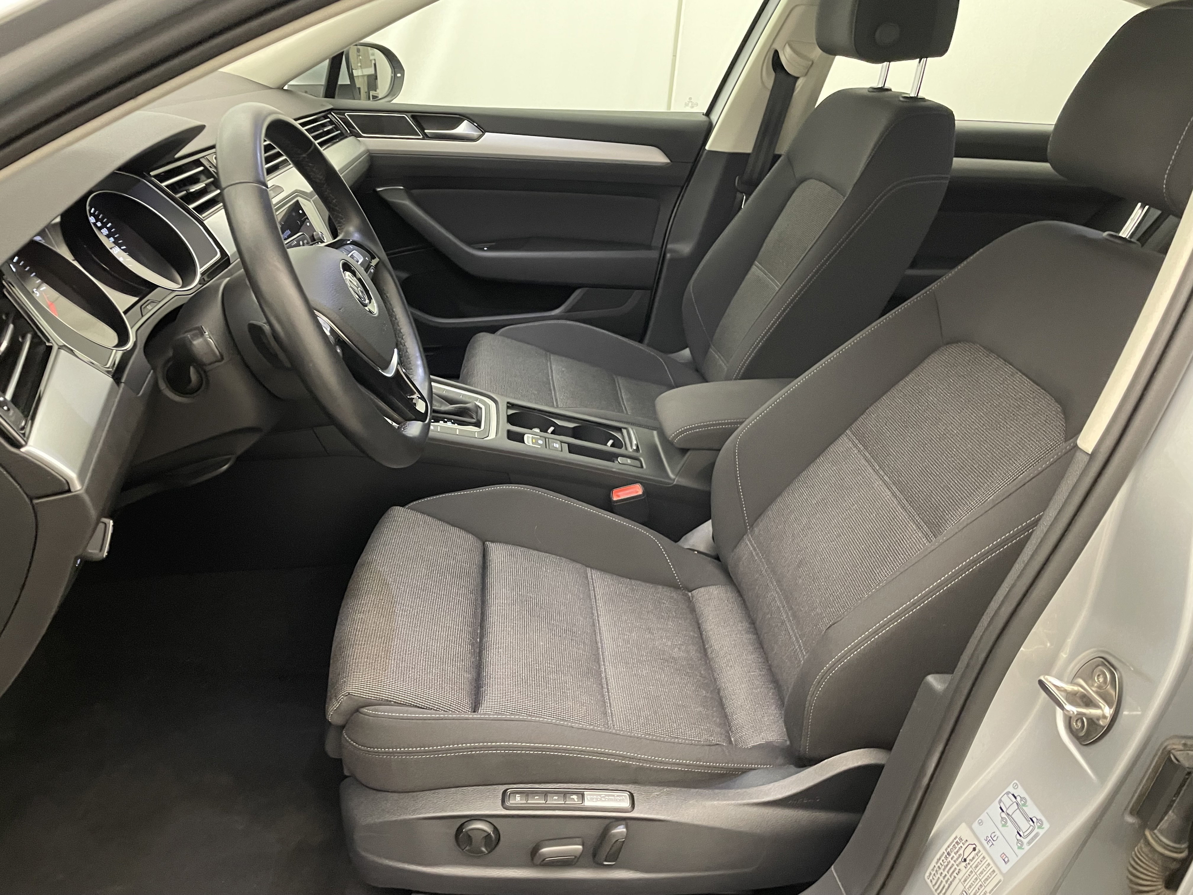 VW Passat 1.6 TDI BMT Comfortline | Bild 13 von 29