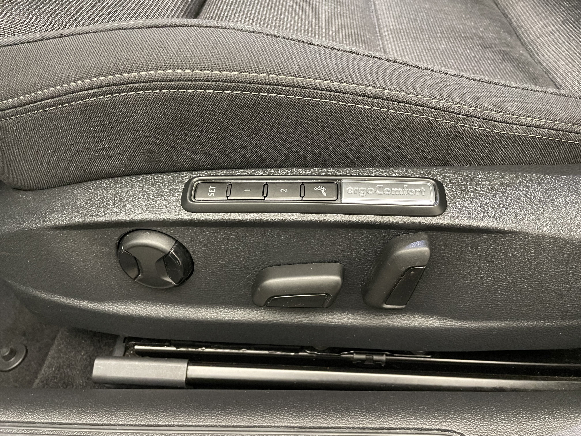 VW Passat 1.6 TDI BMT Comfortline | Bild 14 von 29