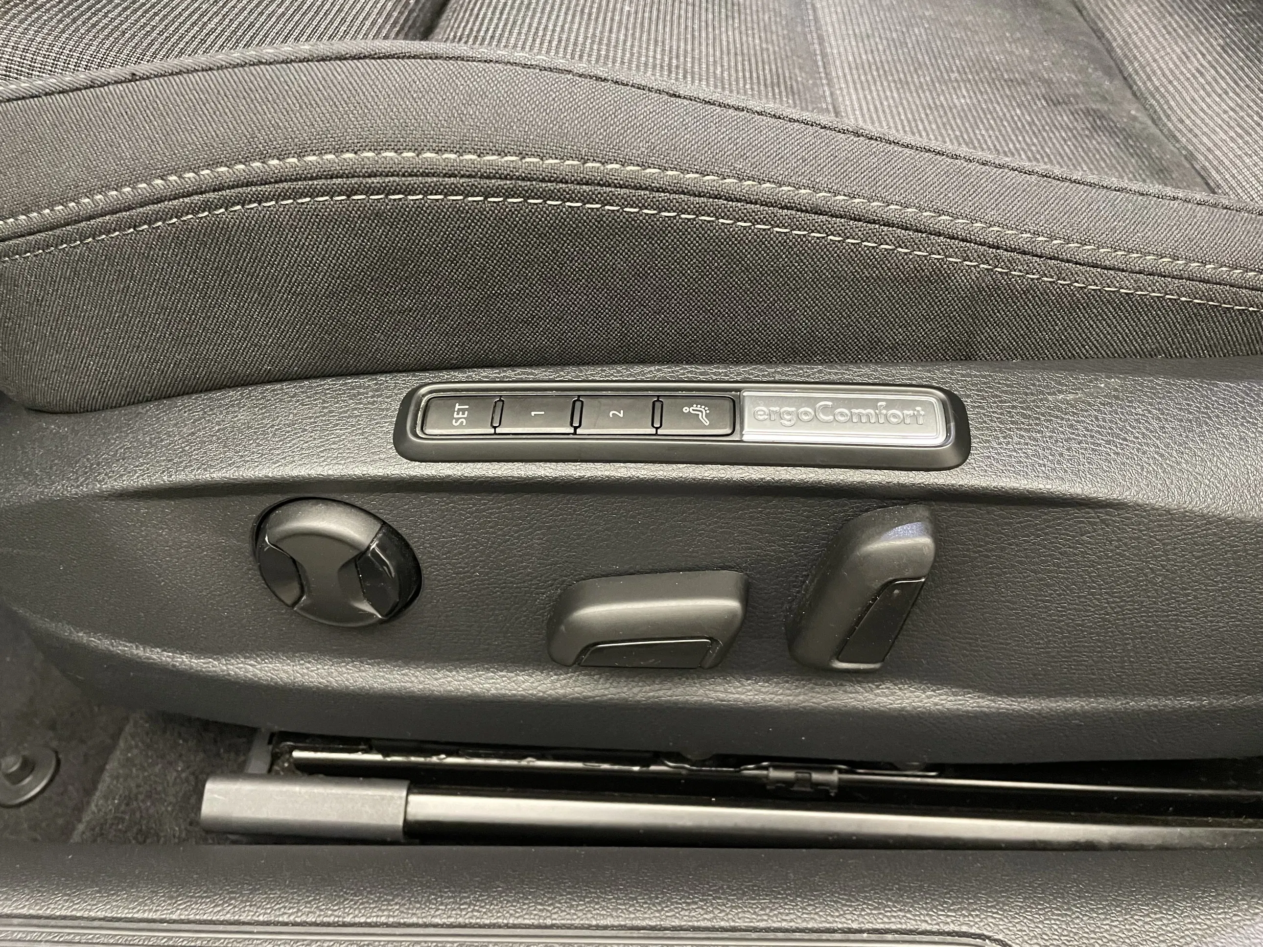 VW Passat 1.6 TDI BMT Comfortline | Bild 14 von 29