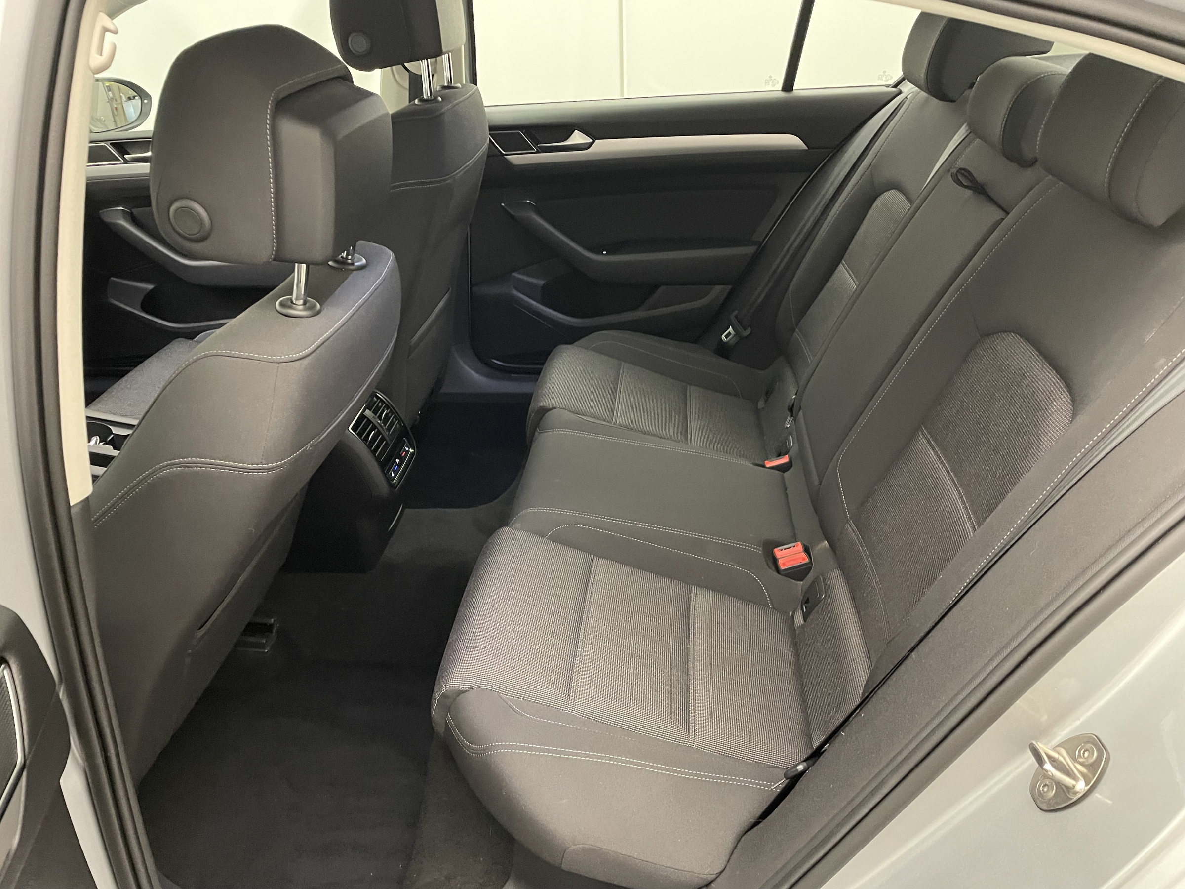 VW Passat 1.6 TDI BMT Comfortline | Bild 25 von 29