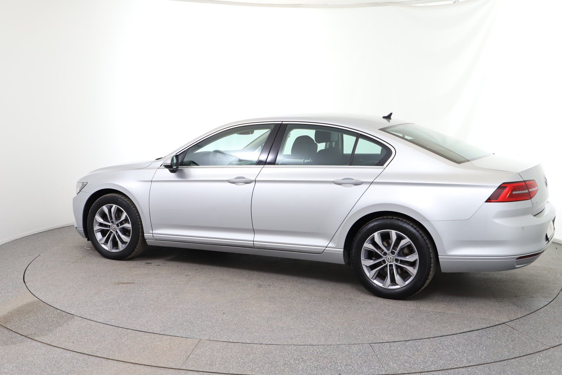 VW Passat 1.6 TDI BMT Comfortline | Bild 4 von 29