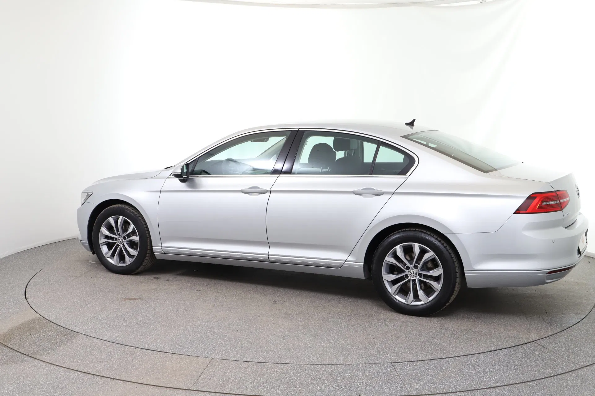VW Passat 1.6 TDI BMT Comfortline | Bild 4 von 29