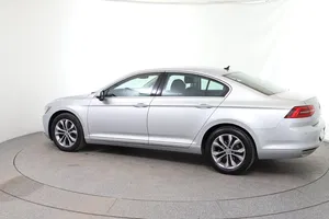 VW Passat 1.6 TDI BMT Comfortline | Thumbnail 4 von 29