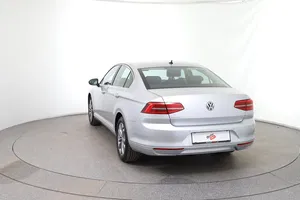 VW Passat 1.6 TDI BMT Comfortline | Thumbnail 5 von 29