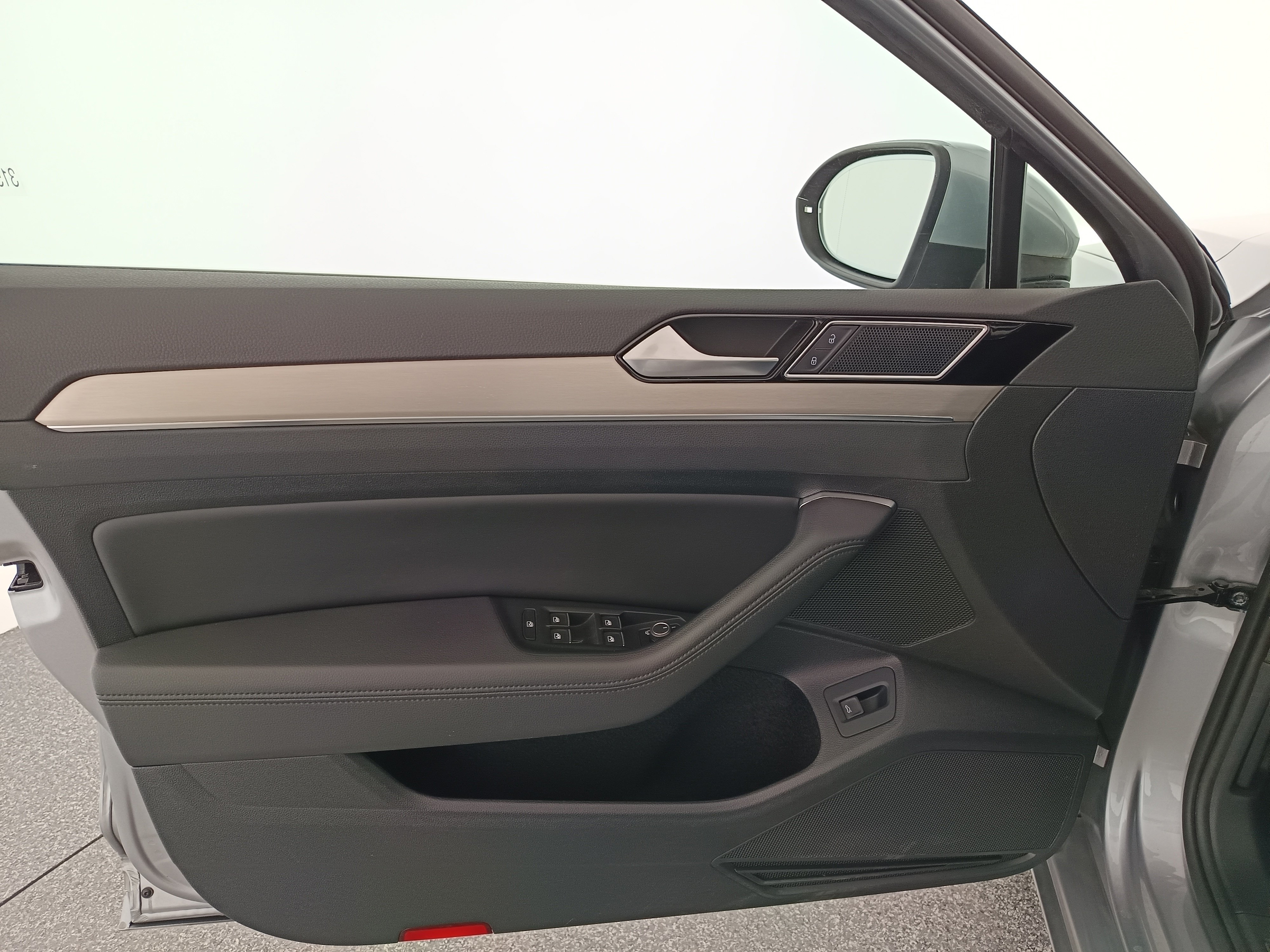 VW Passat Variant 1.6 TDI BMT Highline | Bild 11 von 31