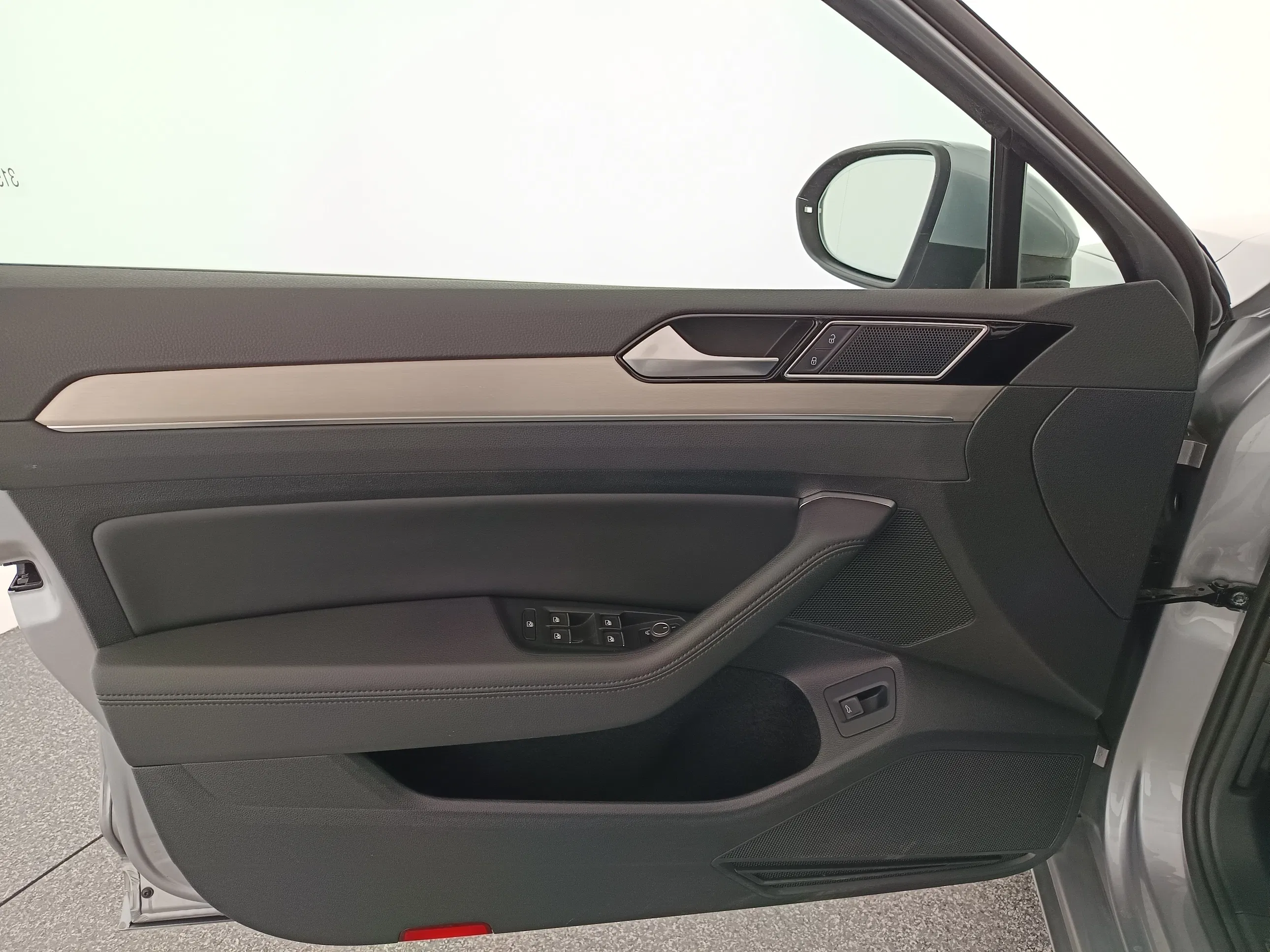 VW Passat Variant 1.6 TDI BMT Highline | Bild 11 von 31