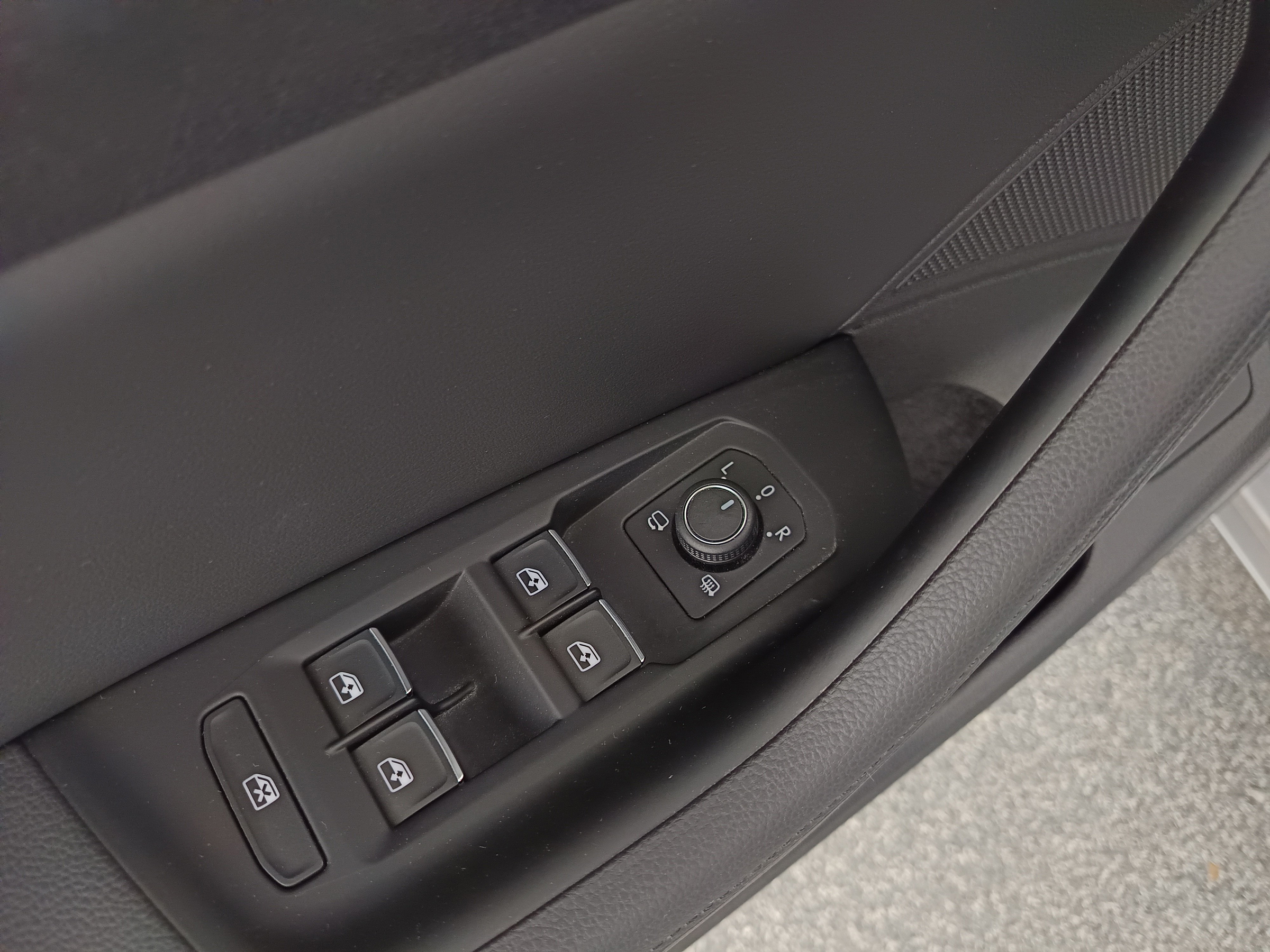 VW Passat Variant 1.6 TDI BMT Highline | Bild 12 von 31