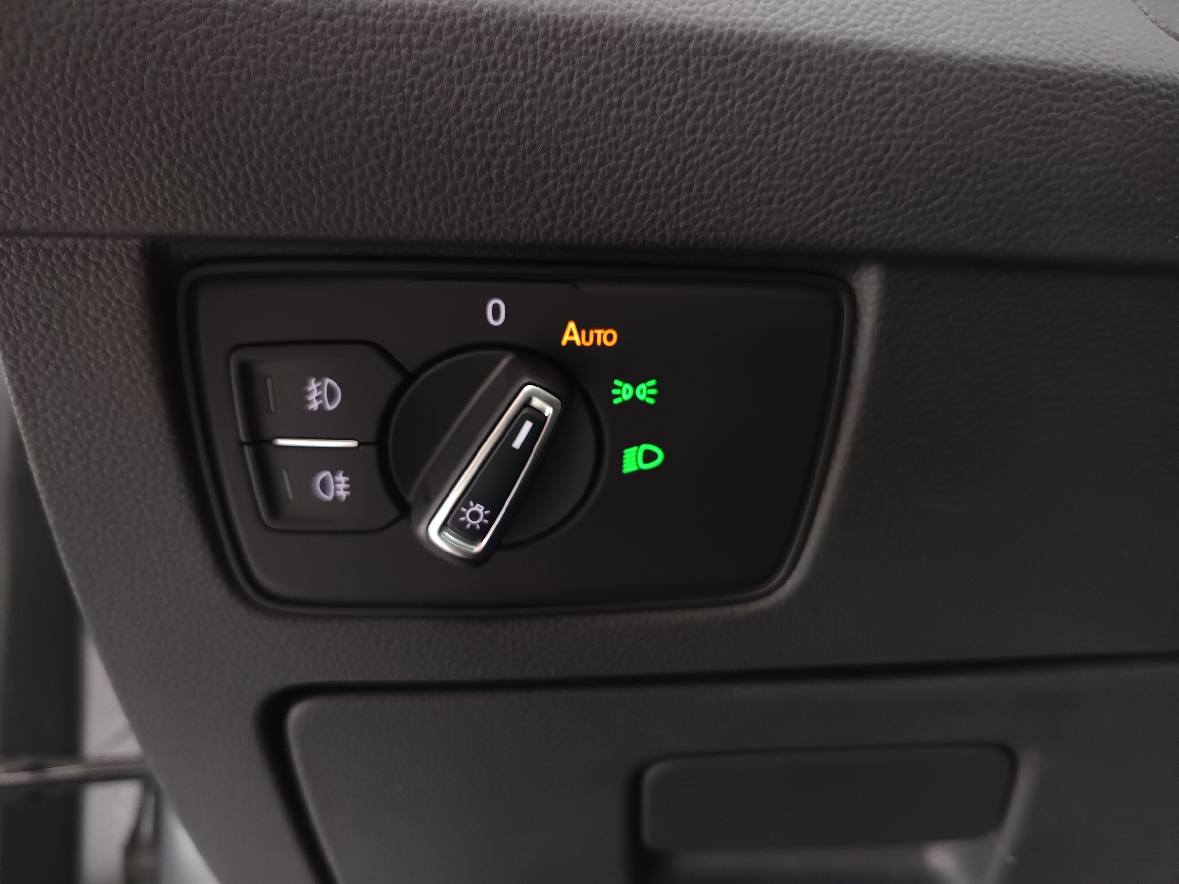 VW Passat Variant 1.6 TDI BMT Highline | Bild 13 von 31