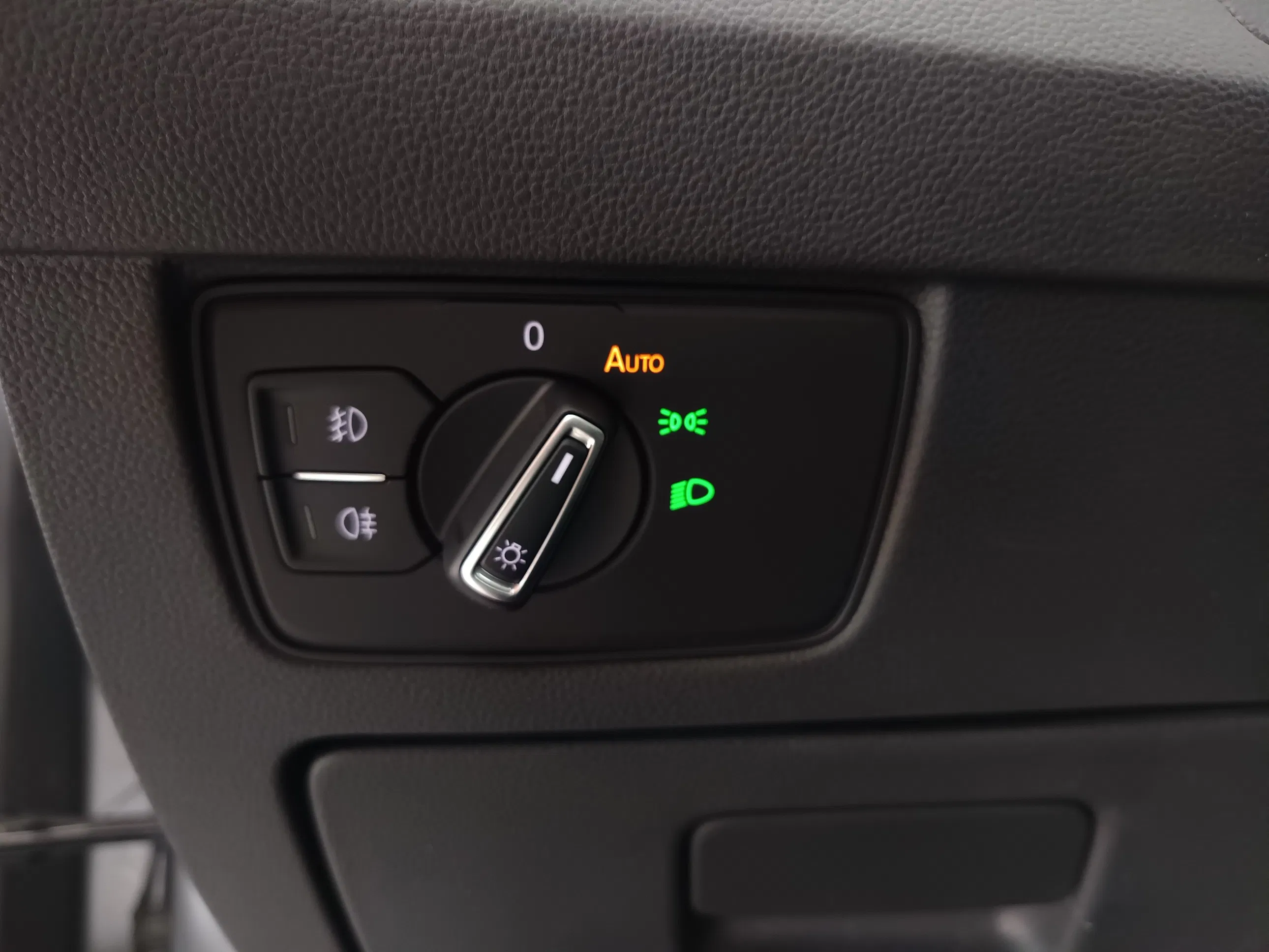 VW Passat Variant 1.6 TDI BMT Highline | Bild 13 von 31