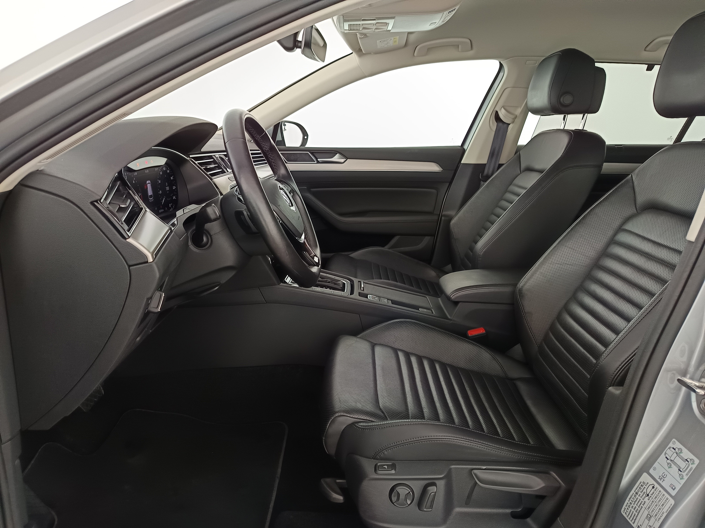 VW Passat Variant 1.6 TDI BMT Highline | Bild 14 von 31