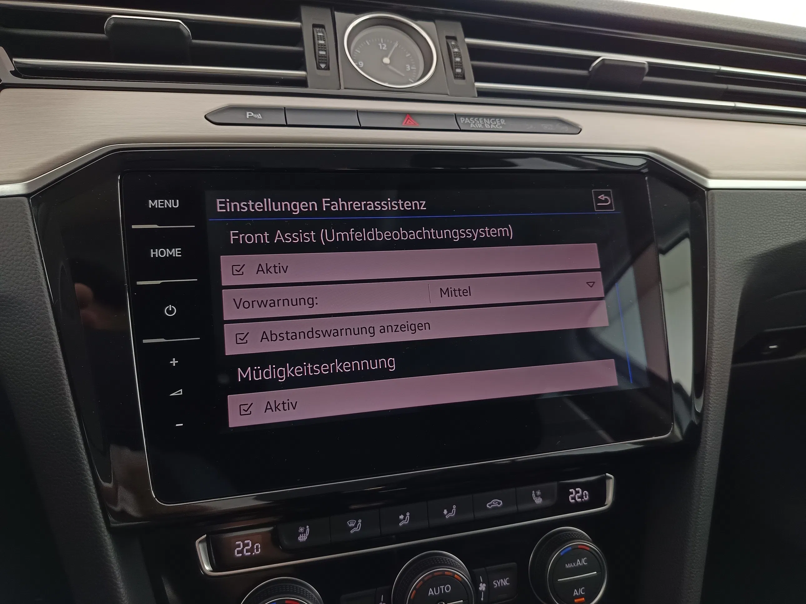 VW Passat Variant 1.6 TDI BMT Highline | Bild 24 von 31