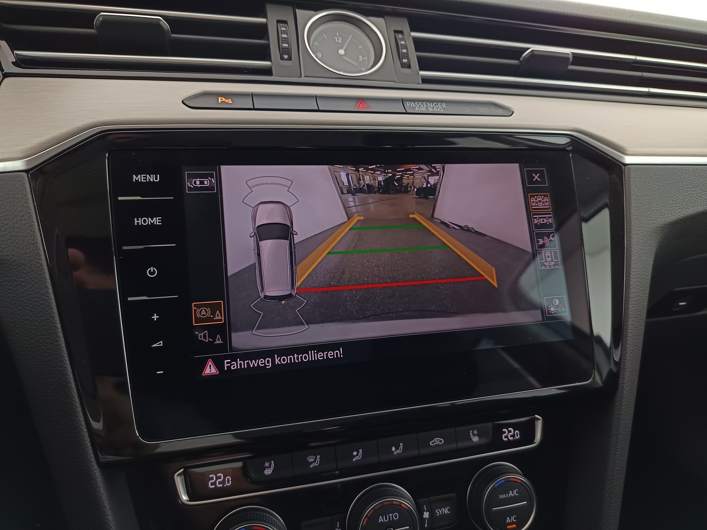 VW Passat Variant 1.6 TDI BMT Highline | Bild 25 von 31