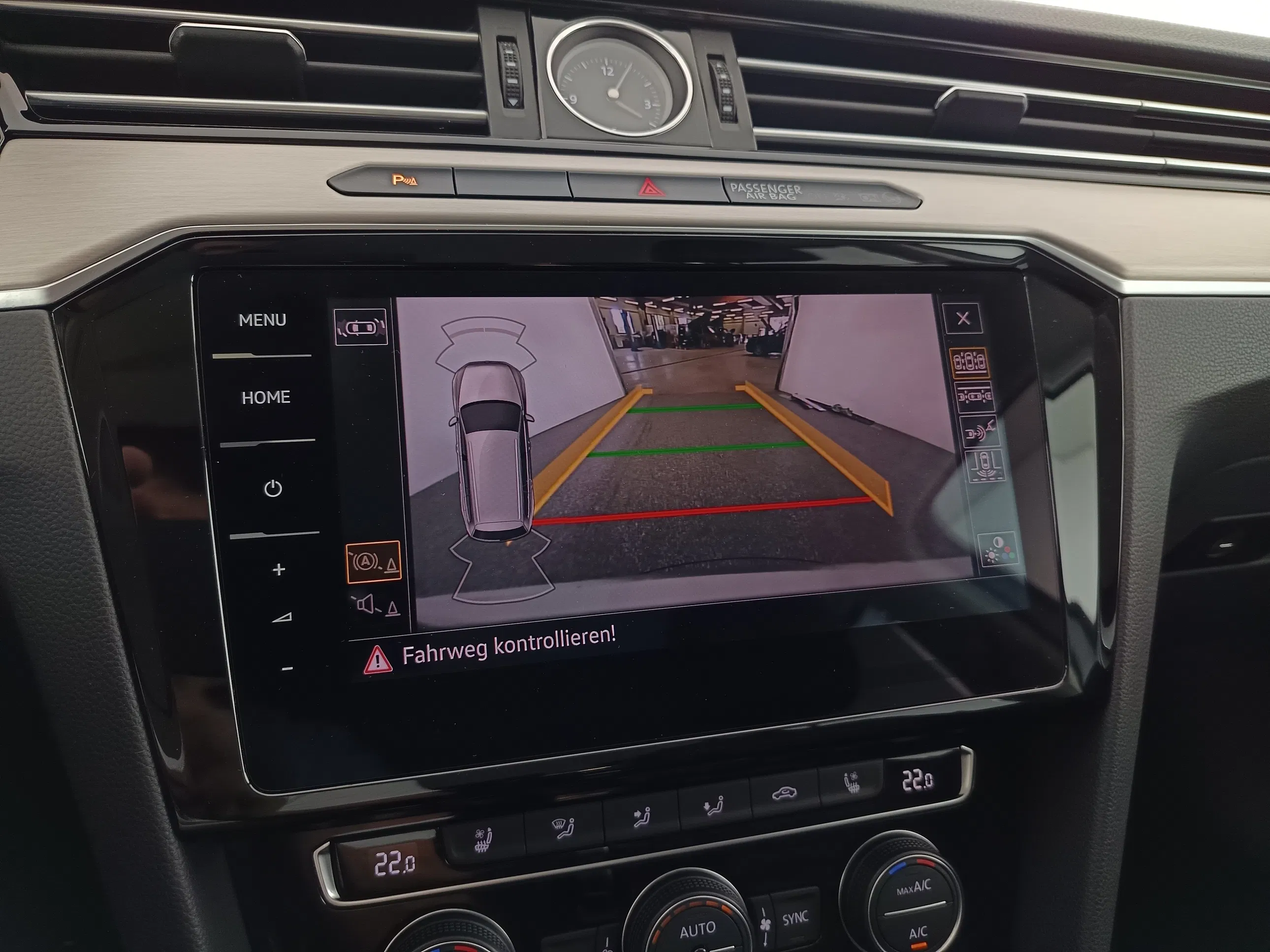 VW Passat Variant 1.6 TDI BMT Highline | Bild 25 von 31