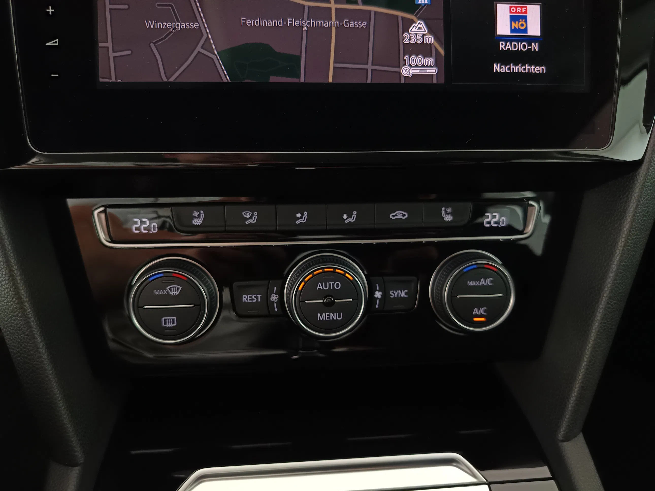 VW Passat Variant 1.6 TDI BMT Highline | Bild 28 von 31