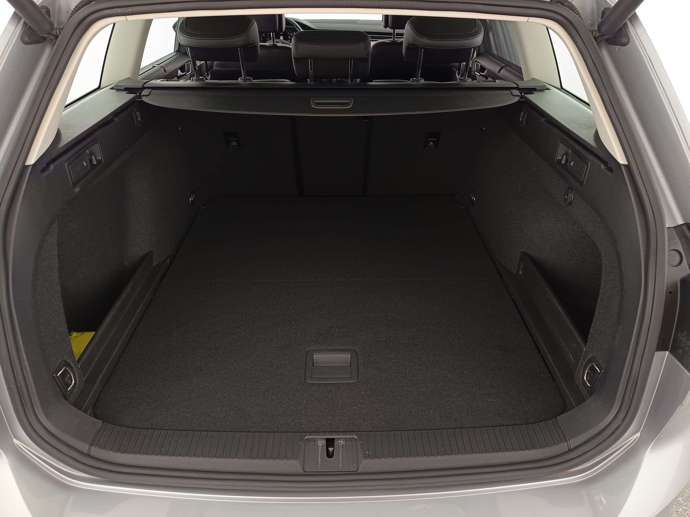 VW Passat Variant 1.6 TDI BMT Highline | Bild 31 von 31