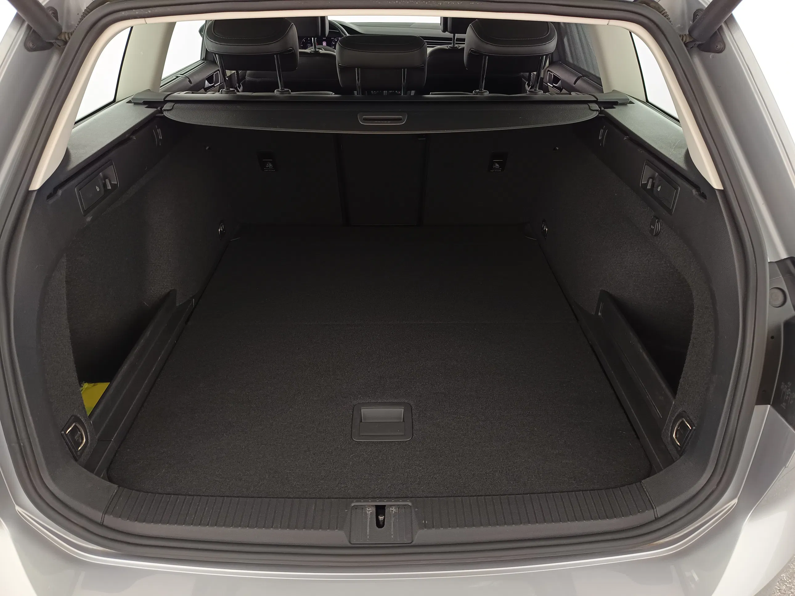 VW Passat Variant 1.6 TDI BMT Highline | Bild 31 von 31