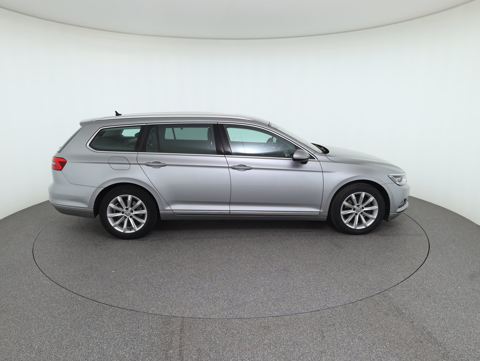 VW Passat Variant 1.6 TDI BMT Highline | Bild 5 von 31