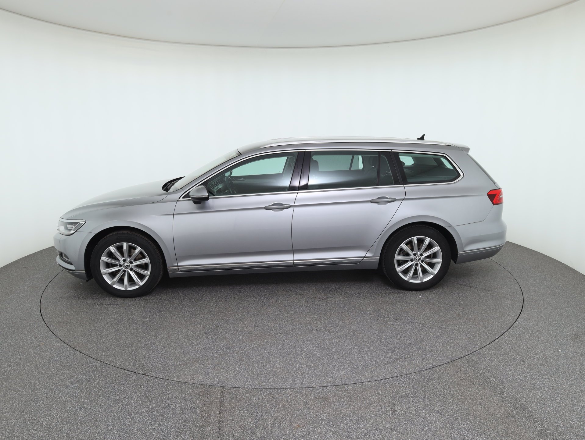 VW Passat Variant 1.6 TDI BMT Highline | Bild 9 von 31